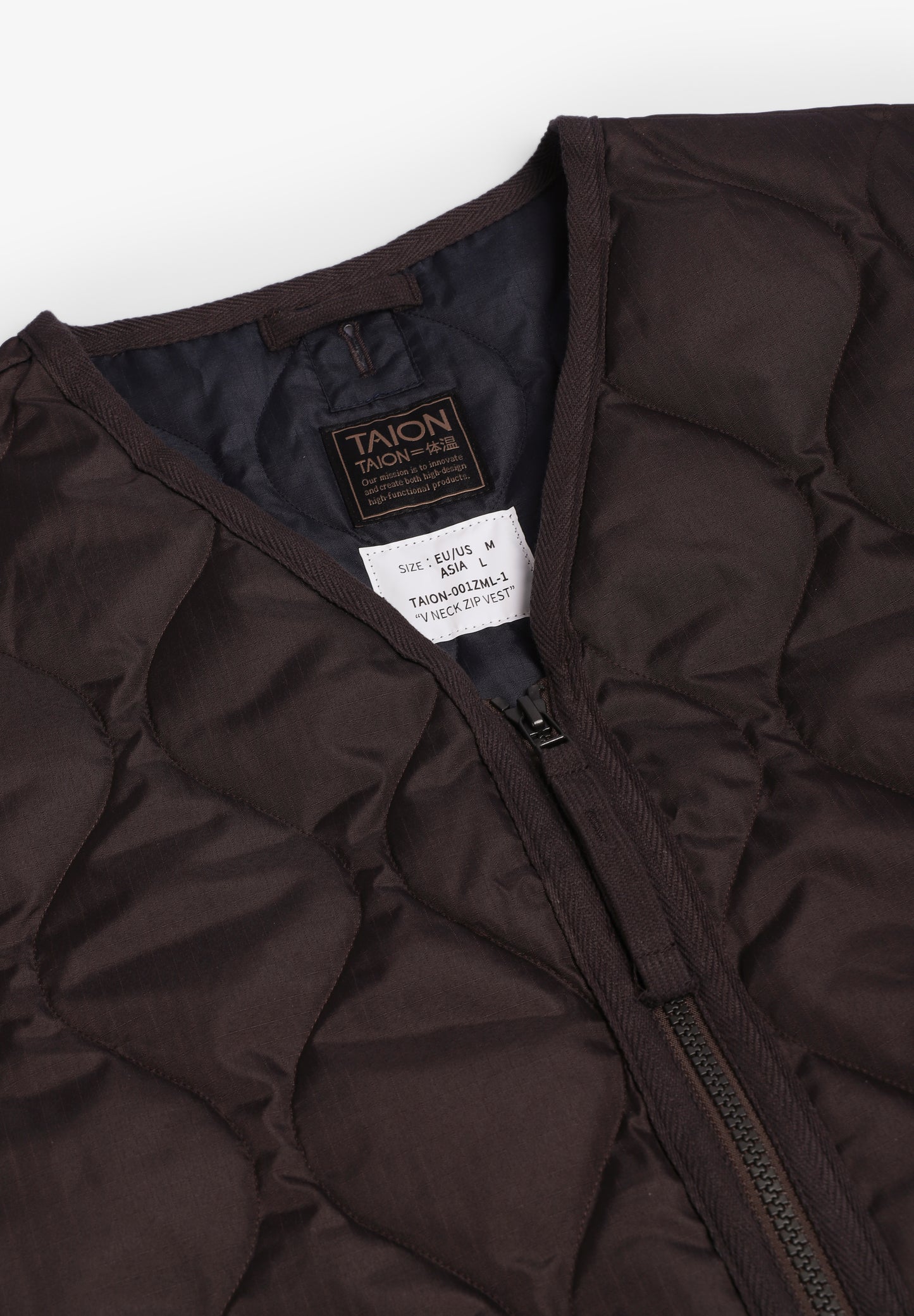 TAION | CHALECO MILITAR CUELLO V Y CREMALLERA UNISEX