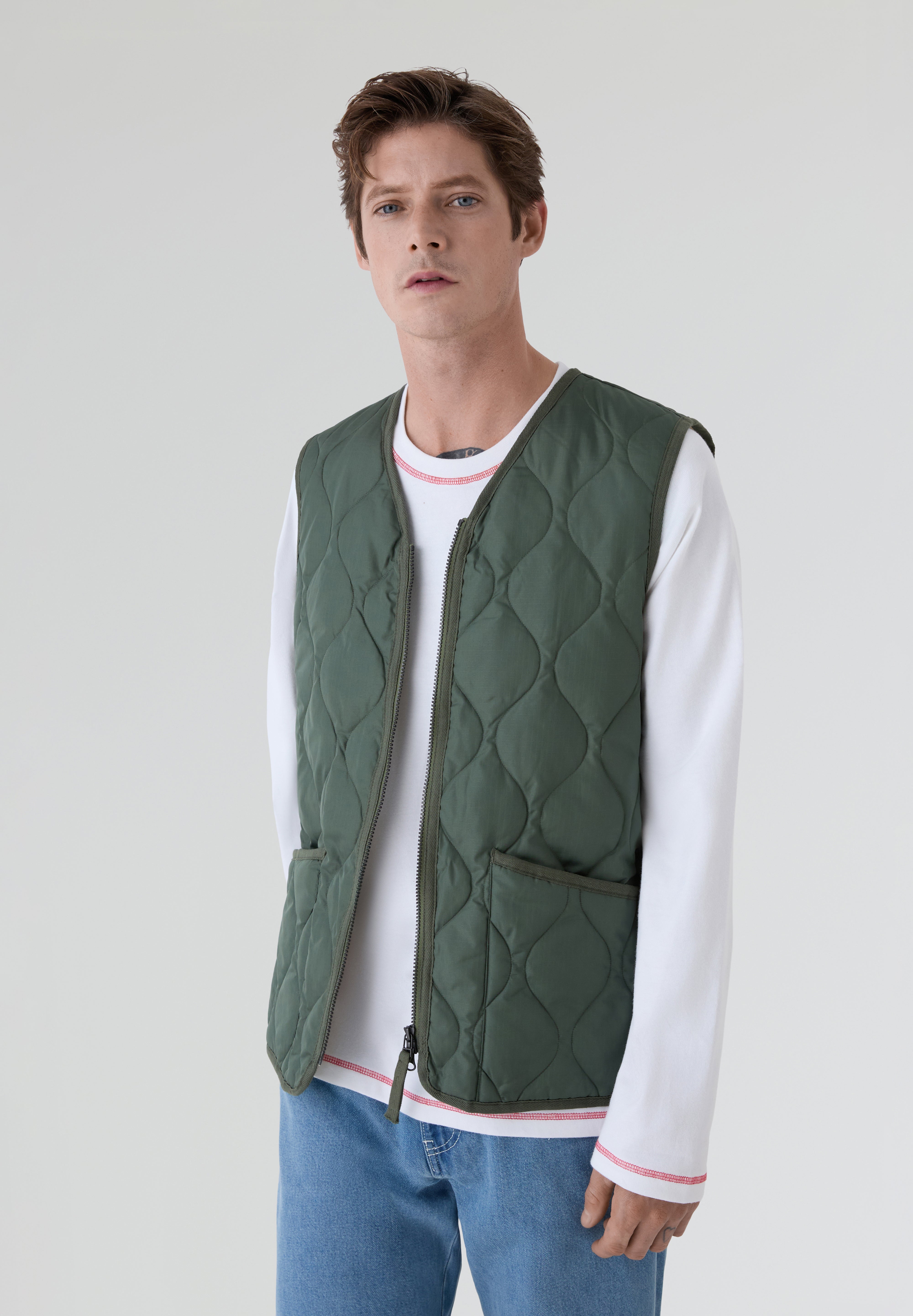 TAION | CHALECO MILITAR CUELLO V Y CREMALLERA UNISEX