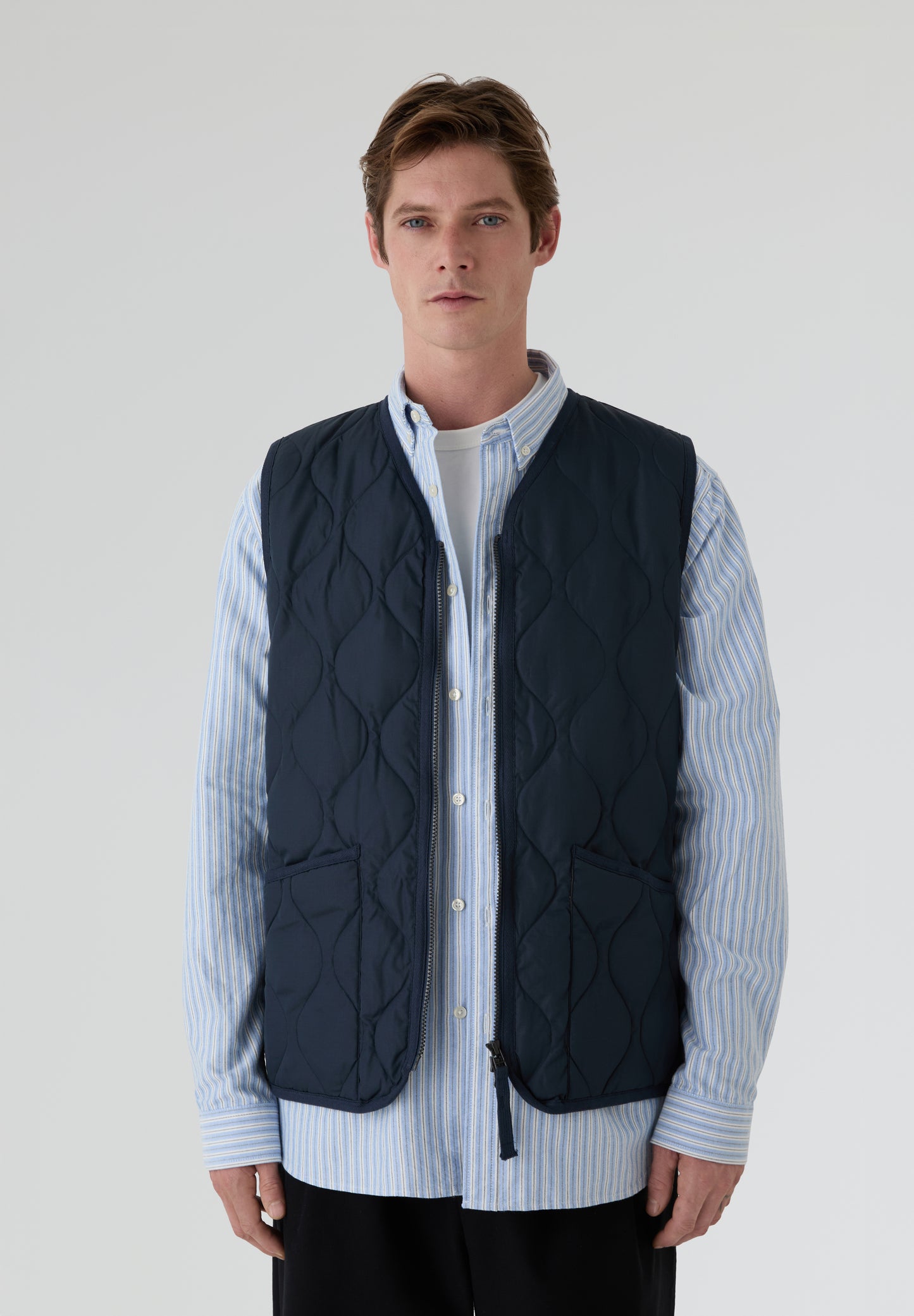 TAION | CHALECO MILITAR CUELLO V Y CREMALLERA UNISEX