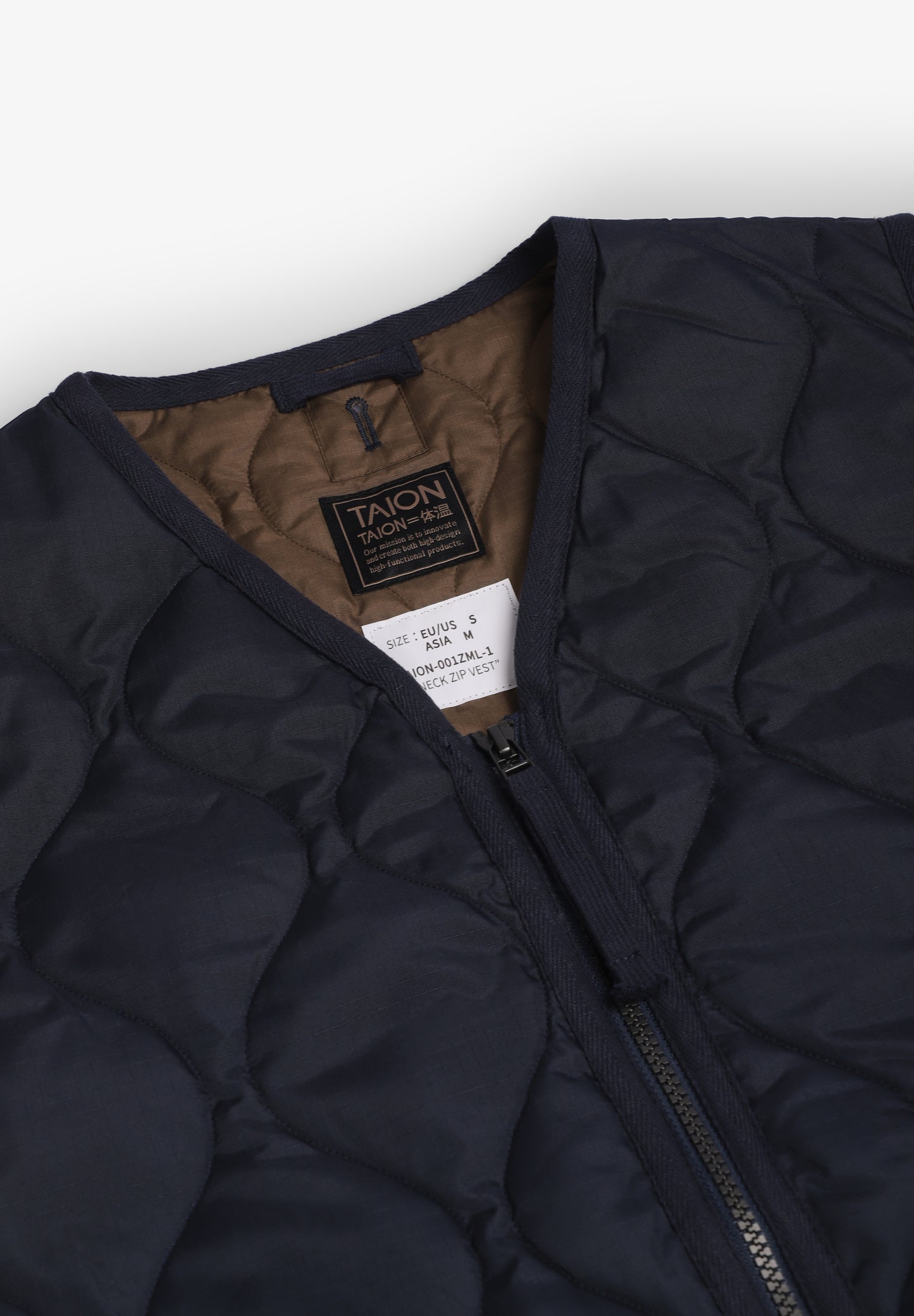 TAION | CHALECO MILITAR CUELLO V Y CREMALLERA UNISEX