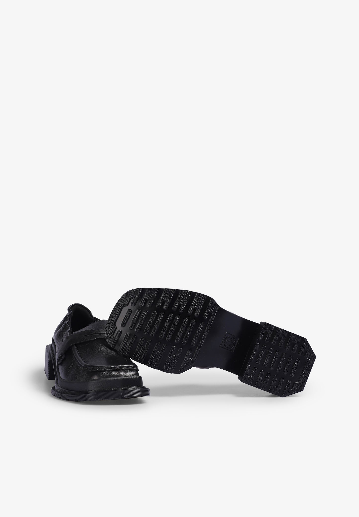 DR MARTENS | MOCASINES MAYBOLE DE PIEL FRUNCIDA CON PUNTERA CUADRADA
