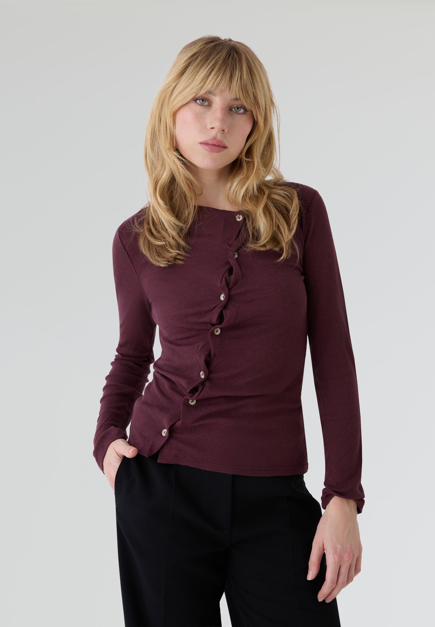 .BLACKTOGREY | TOP IVES