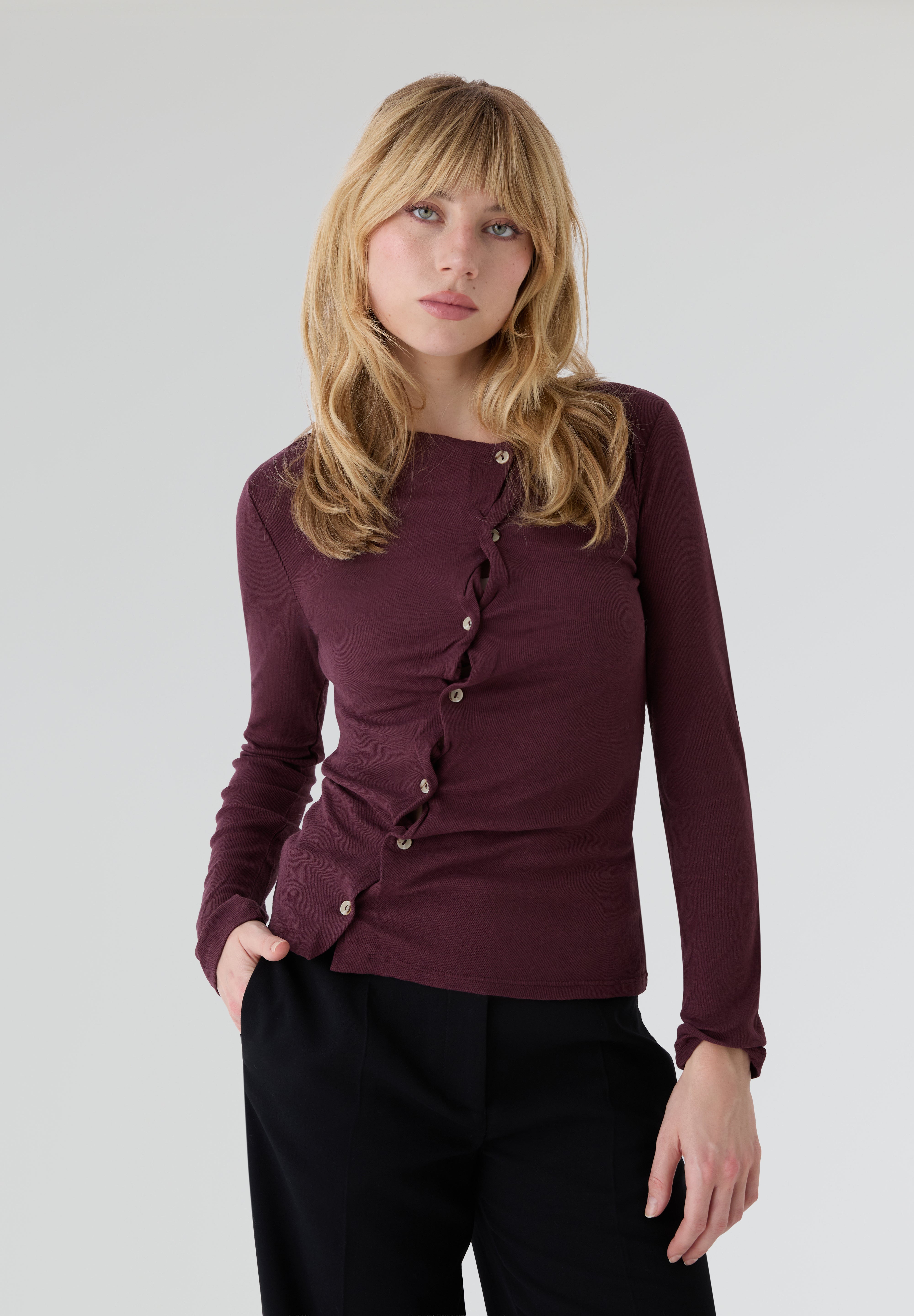 .BLACKTOGREY | TOP IVES