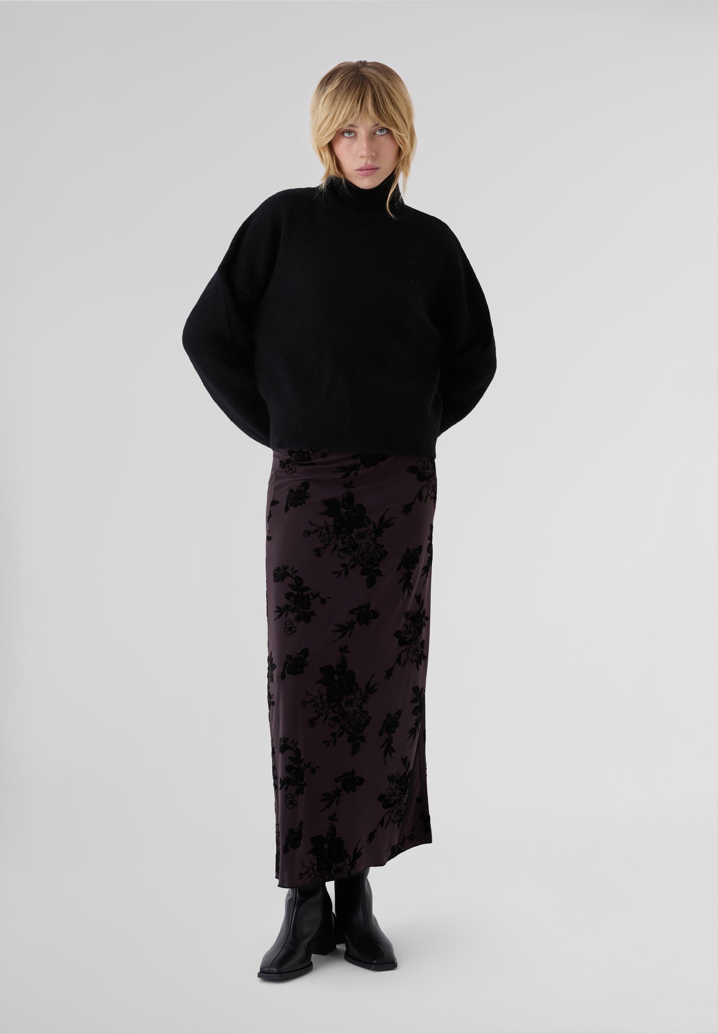 RÉSUMÉ | FALDA HOLLYRS