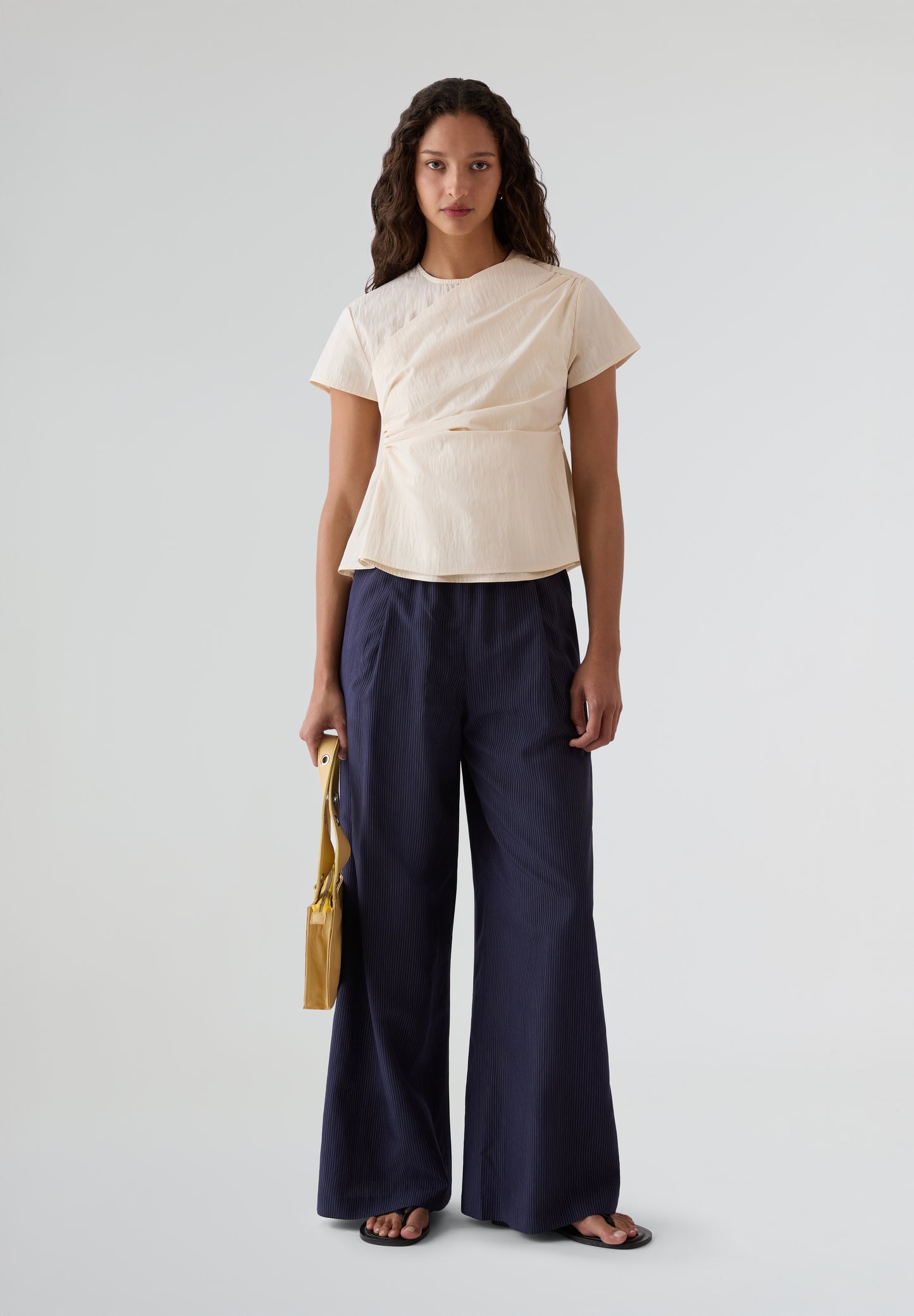 LAAGAM | BLUSA ASIMÉTRICA RAVEN