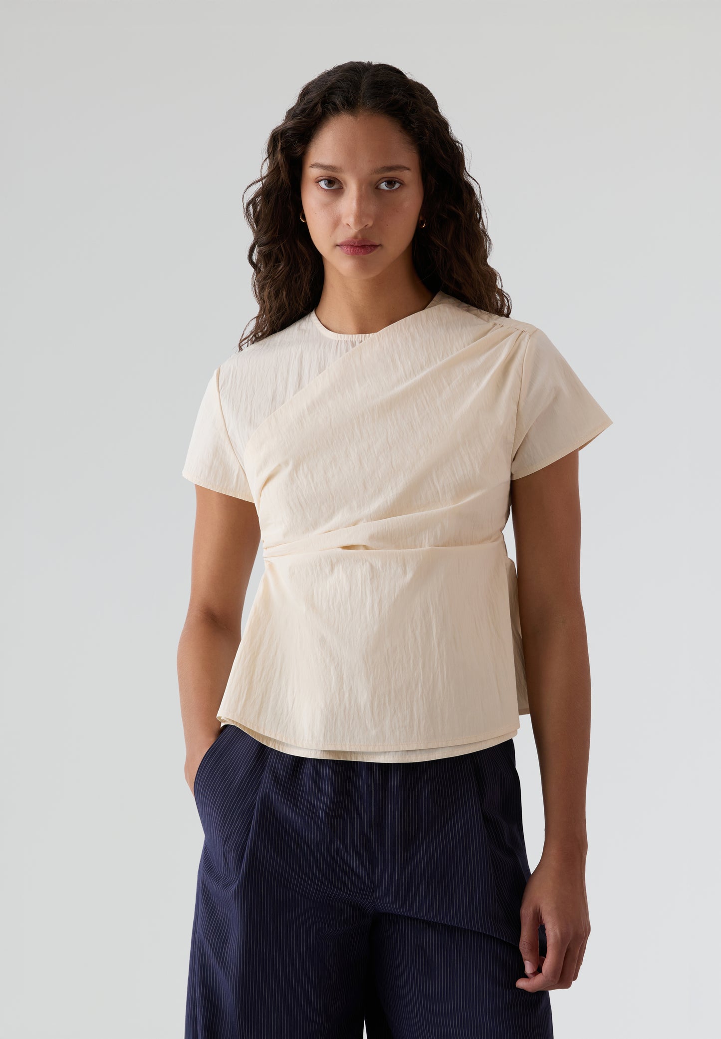 LAAGAM | BLUSA ASIMÉTRICA RAVEN