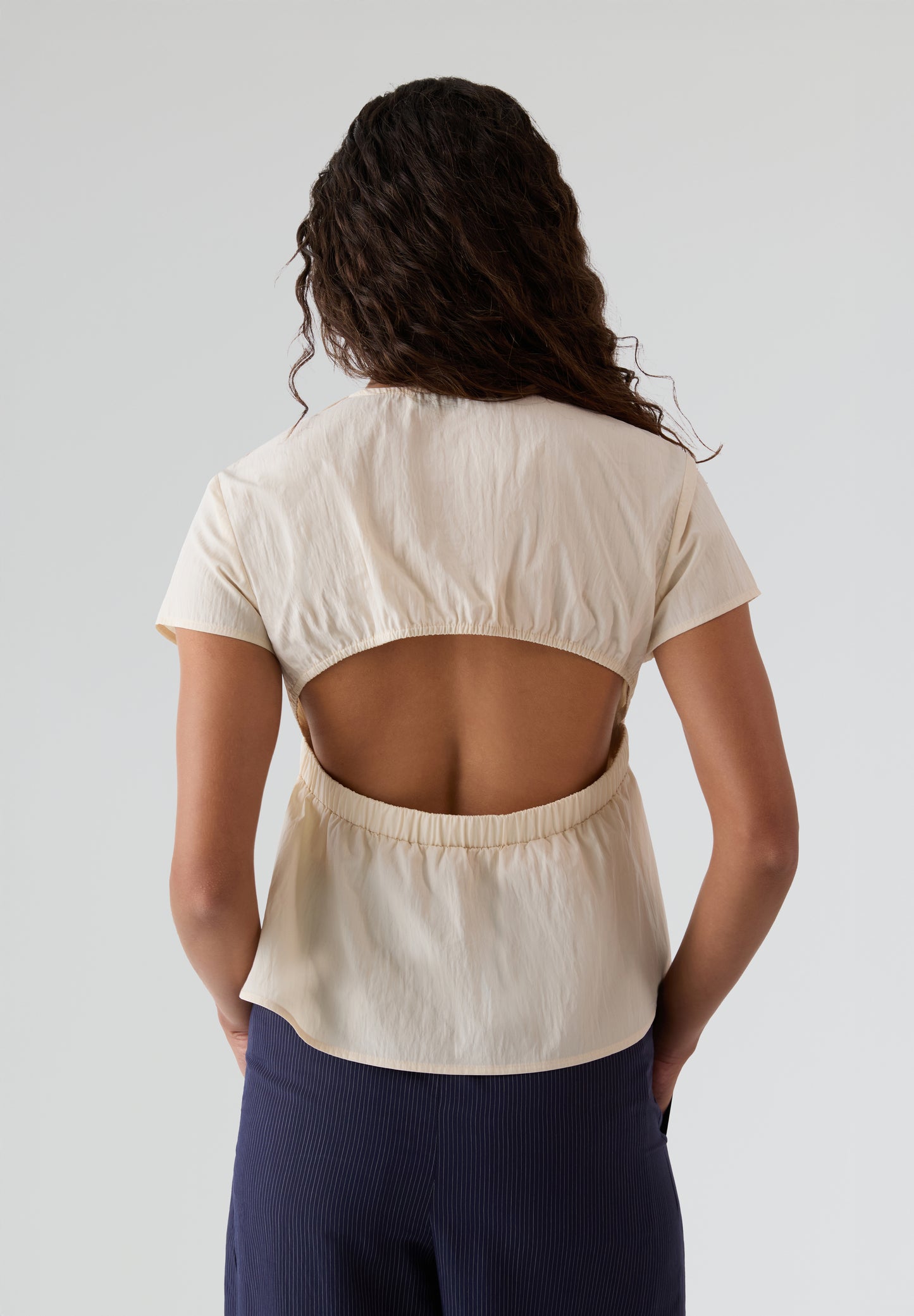 LAAGAM | BLUSA ASIMÉTRICA RAVEN