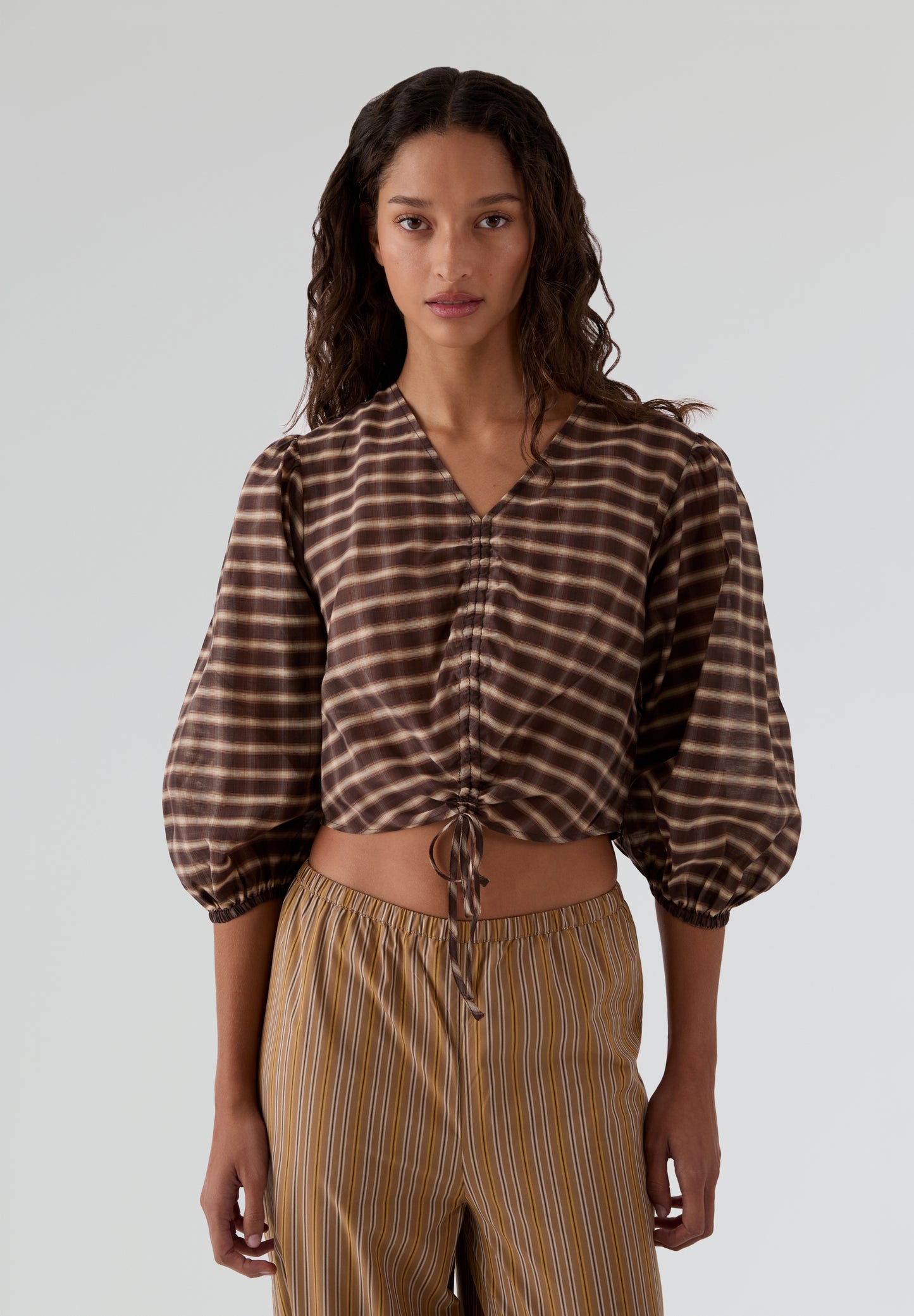 THE TINY BIG SISTER | BLUSA CHECK V-NECK