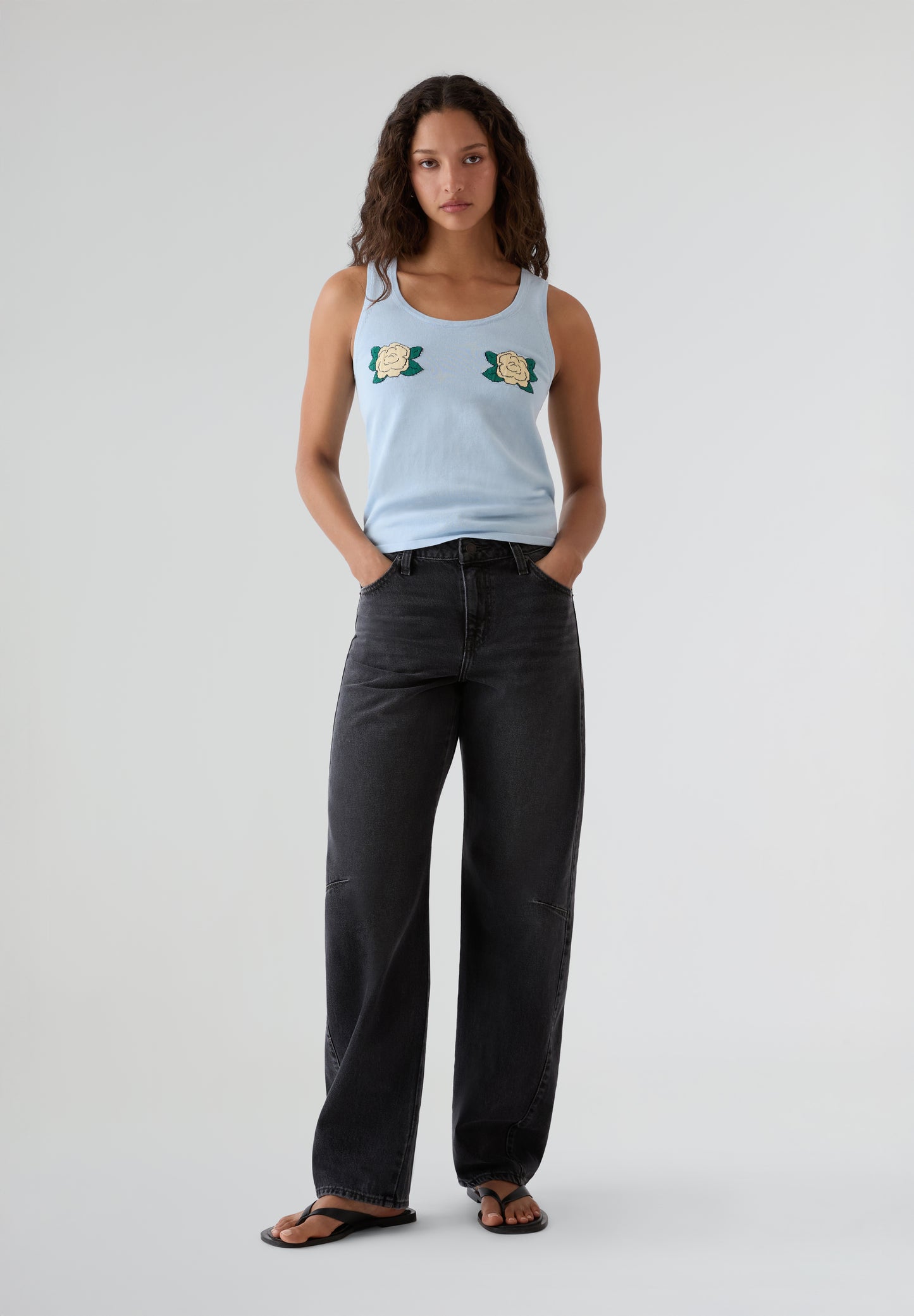 THE TINY BIG SISTER | TOP FLOWERS KNITTED