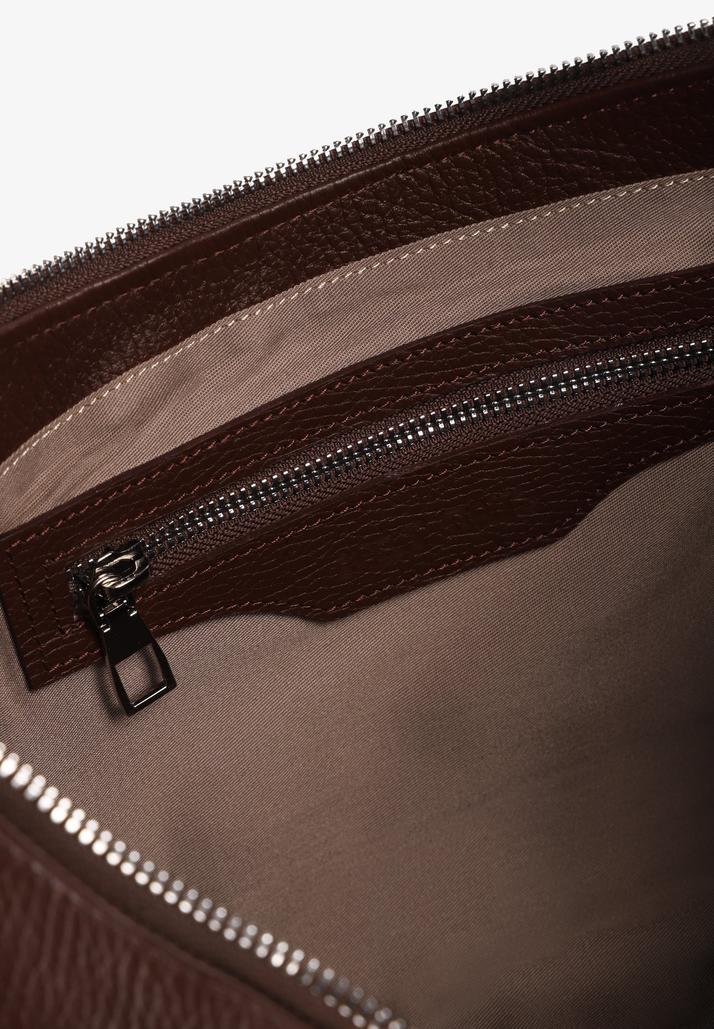 C'EST NOUS | BOLSO TIKA IN GRAINED LEATHER