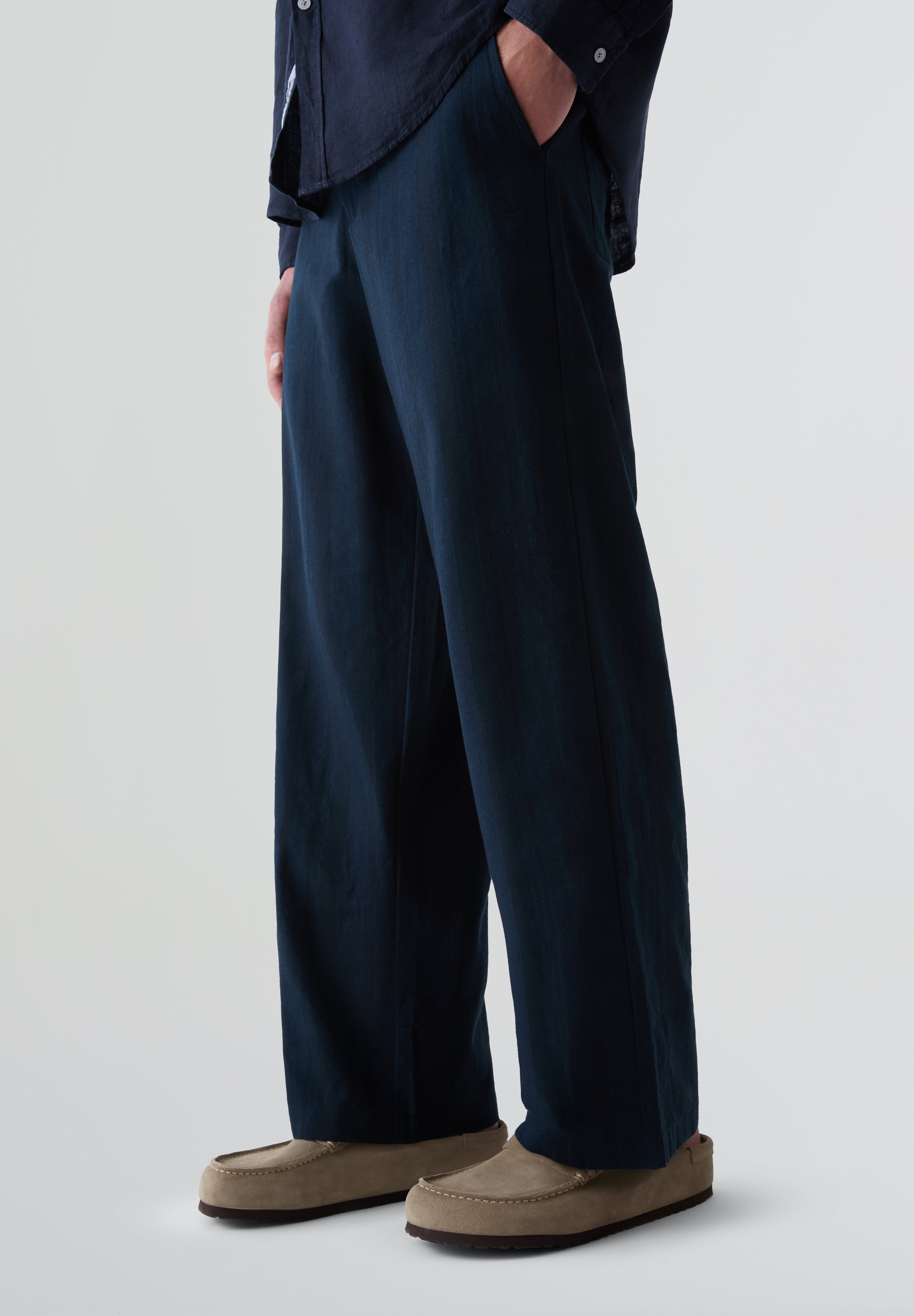 THINKING MU | PANTALÓN DAPPLED STRIPES MARC HOMBRE