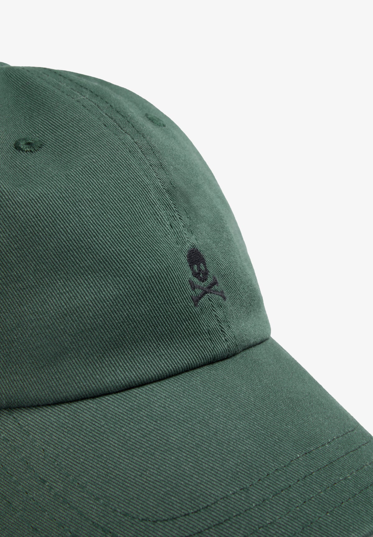 GORRA CALAVERA BORDADA