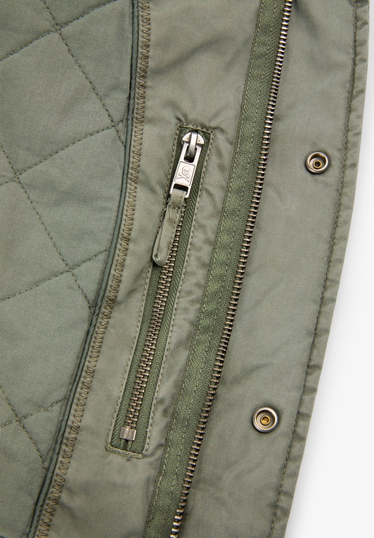CHAQUETA MILITAR CAPUCHA OCULTA