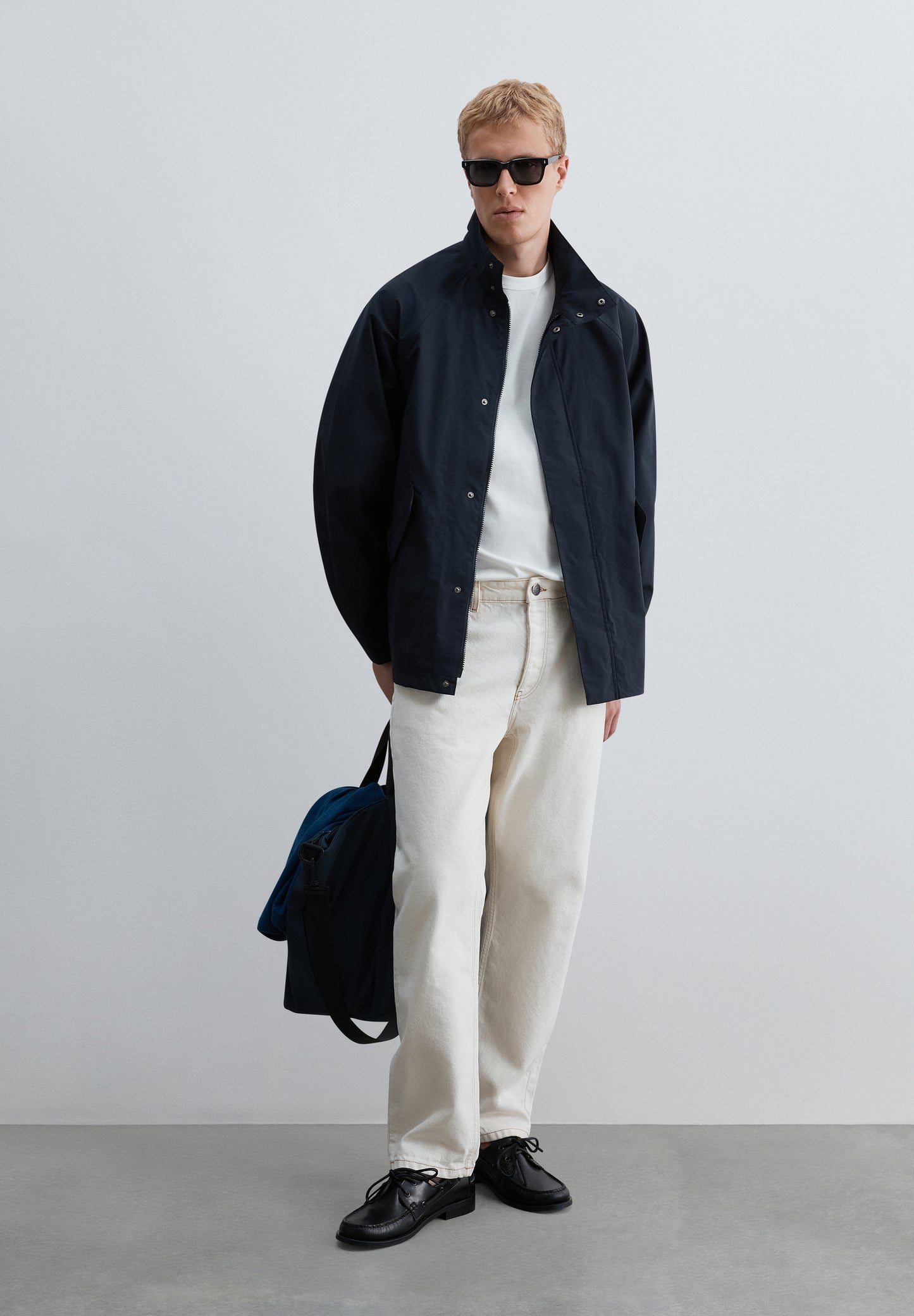 CHAQUETA TÉCNICA IMPERMEABLE CUELLO ALTO
