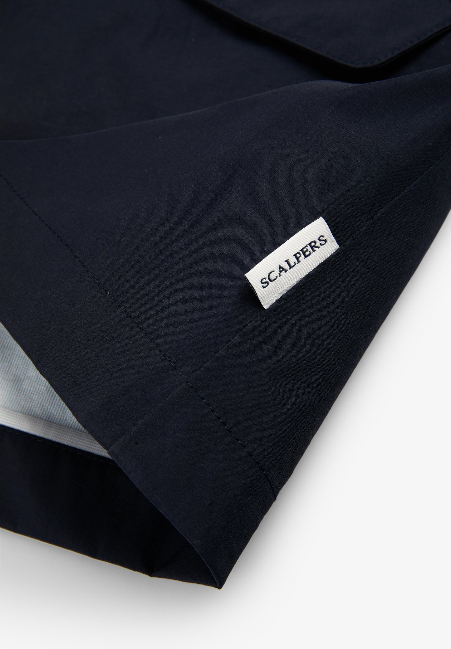 CHAQUETA TÉCNICA IMPERMEABLE CUELLO ALTO