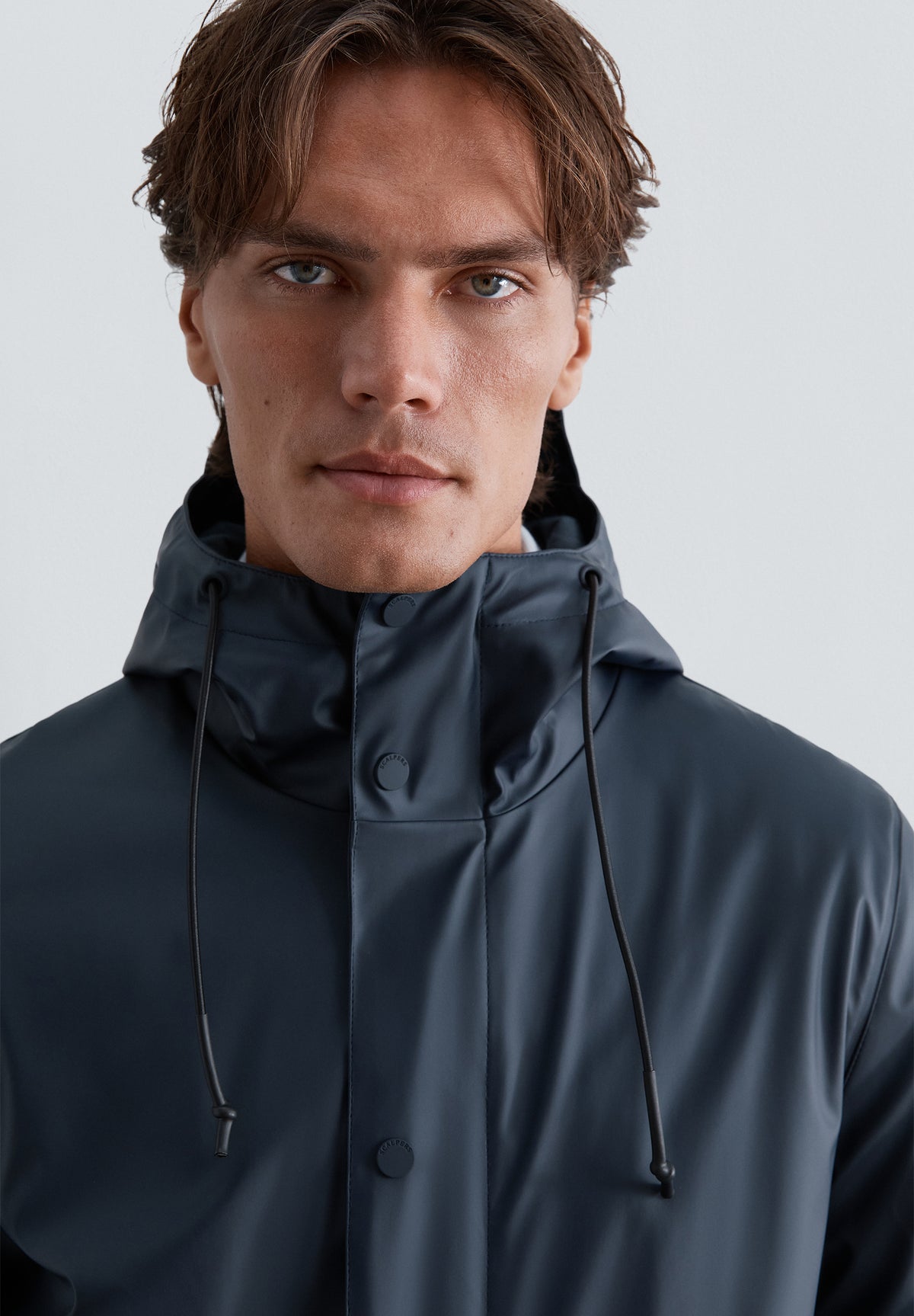 CHAQUETA IMPERMEABLE LOGO