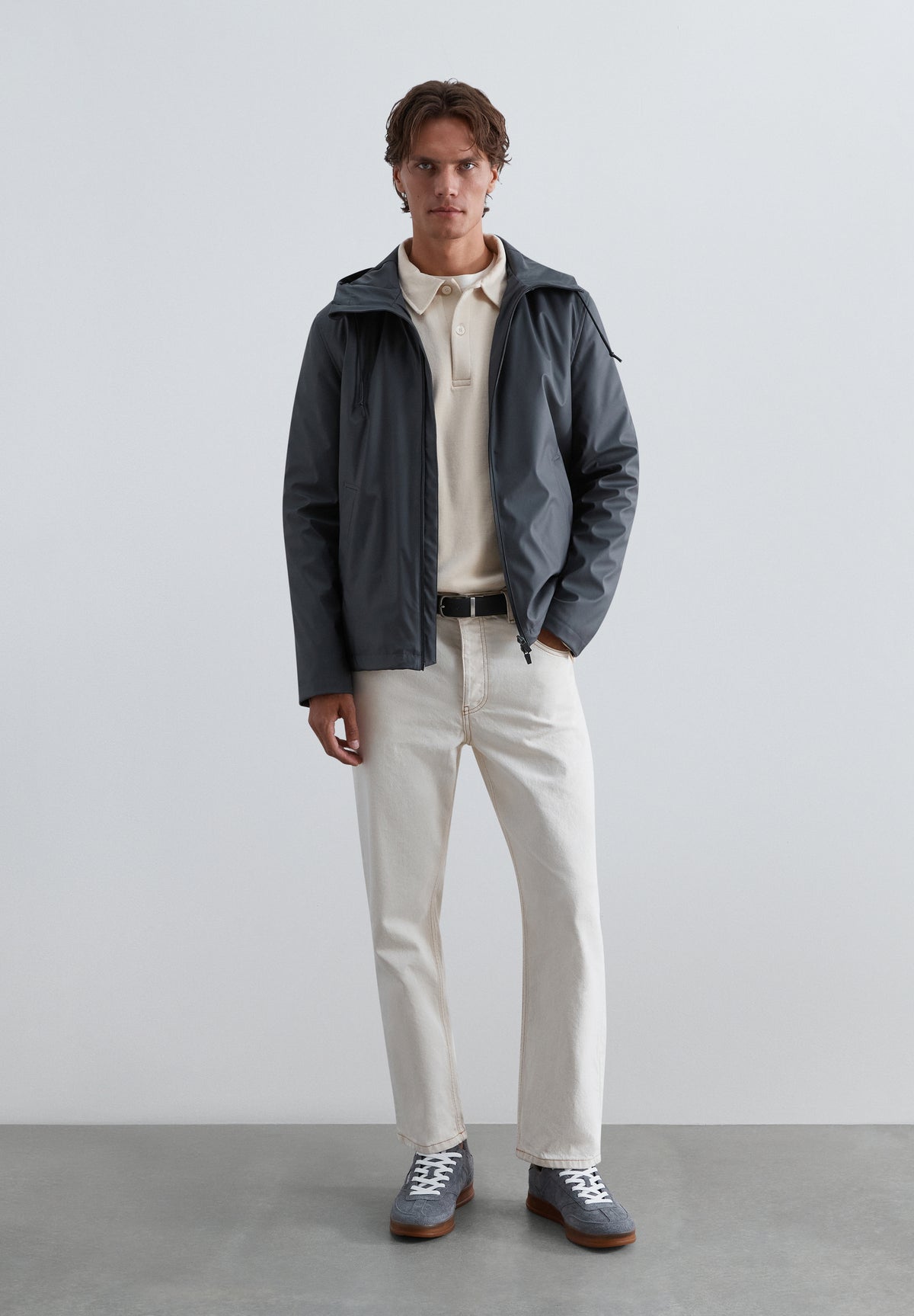 PARKA IMPERMEABLE CON CAPUCHA