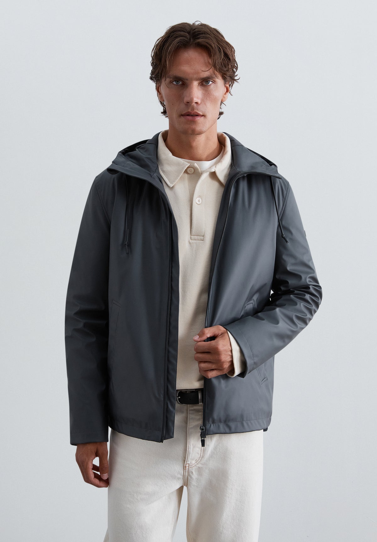 PARKA IMPERMEABLE CON CAPUCHA