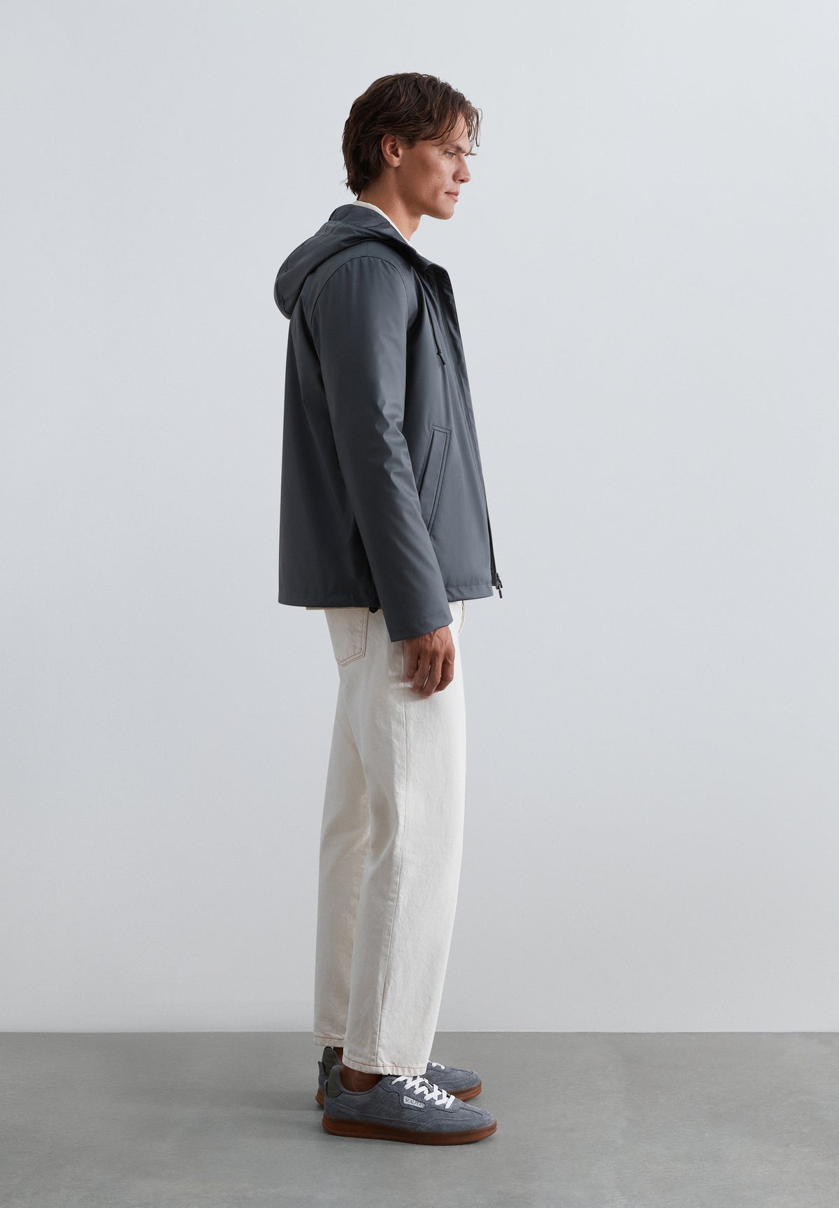 PARKA IMPERMEABLE CON CAPUCHA