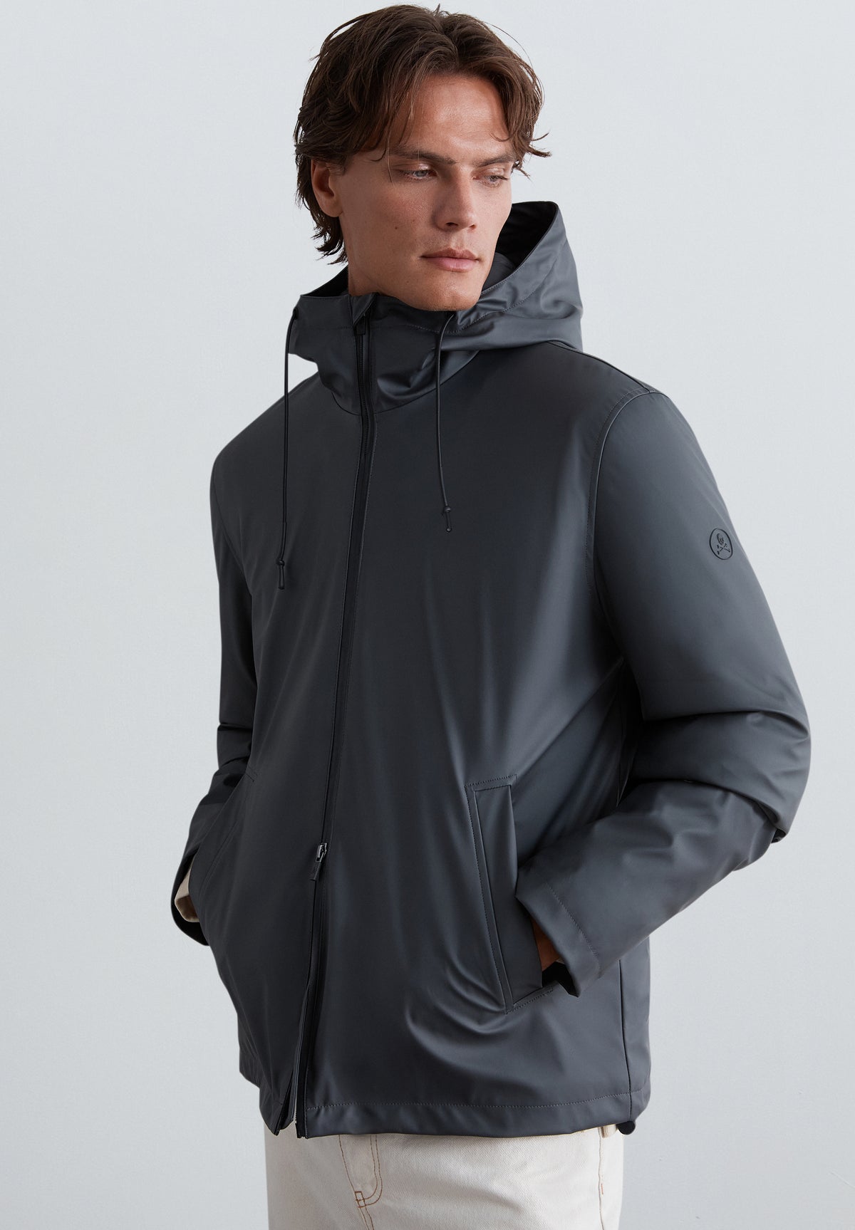 PARKA IMPERMEABLE CON CAPUCHA
