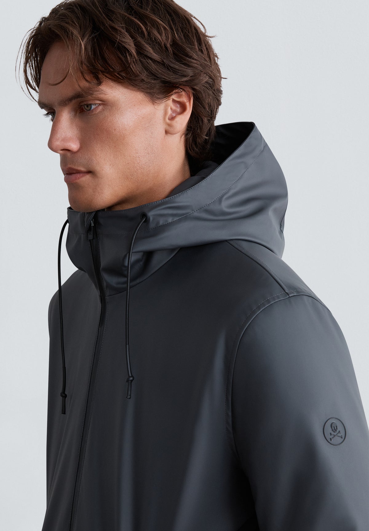 PARKA IMPERMEABLE CON CAPUCHA