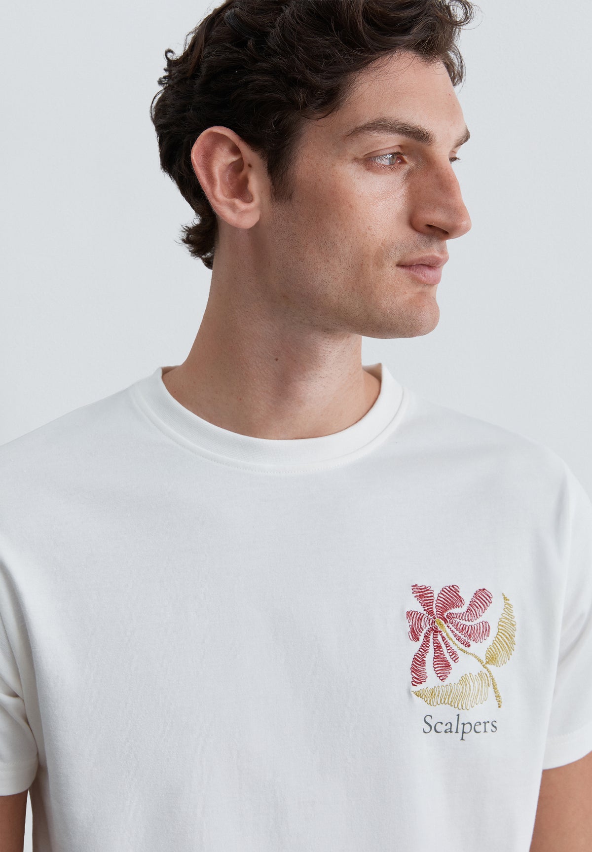 CAMISETA REGULAR FIT BORDADO