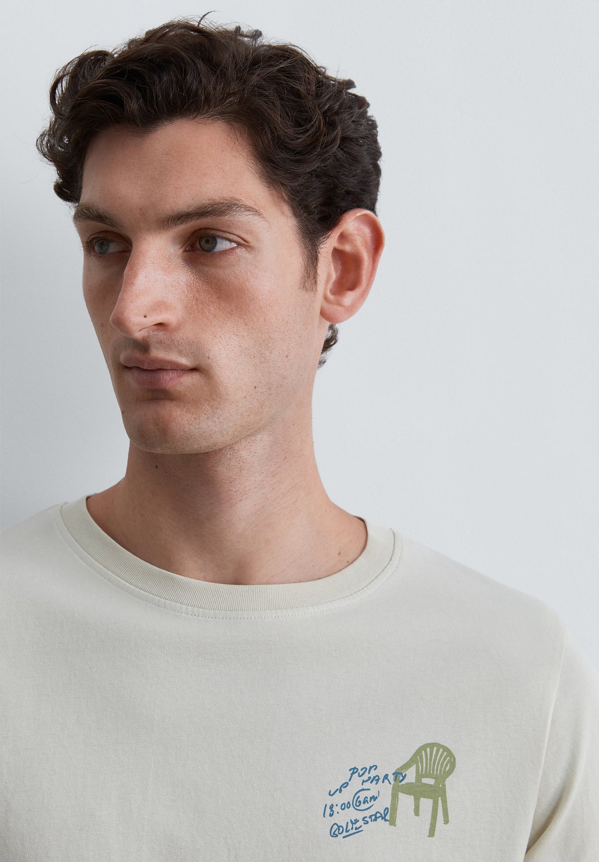 CAMISETA REGULAR FIT PRINT CONTRASTE