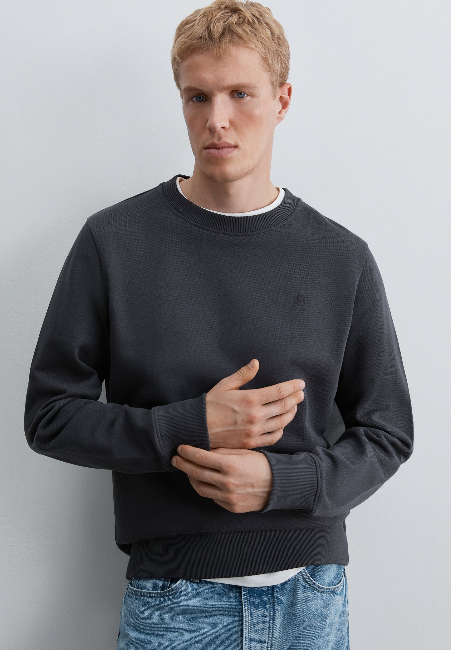 SUDADERA CREWNECK BORDADO TONO