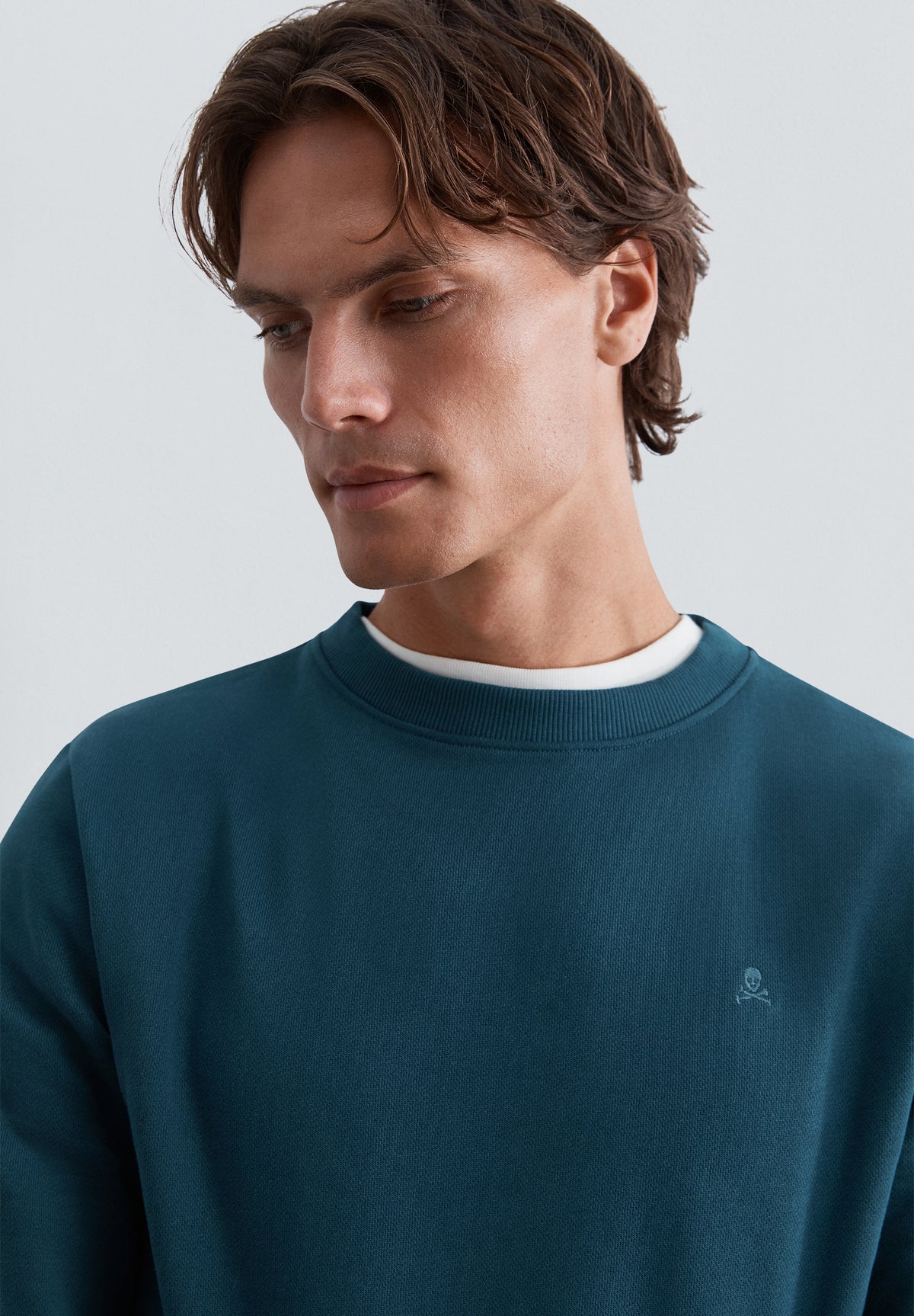 SUDADERA CREWNECK BORDADO TONO