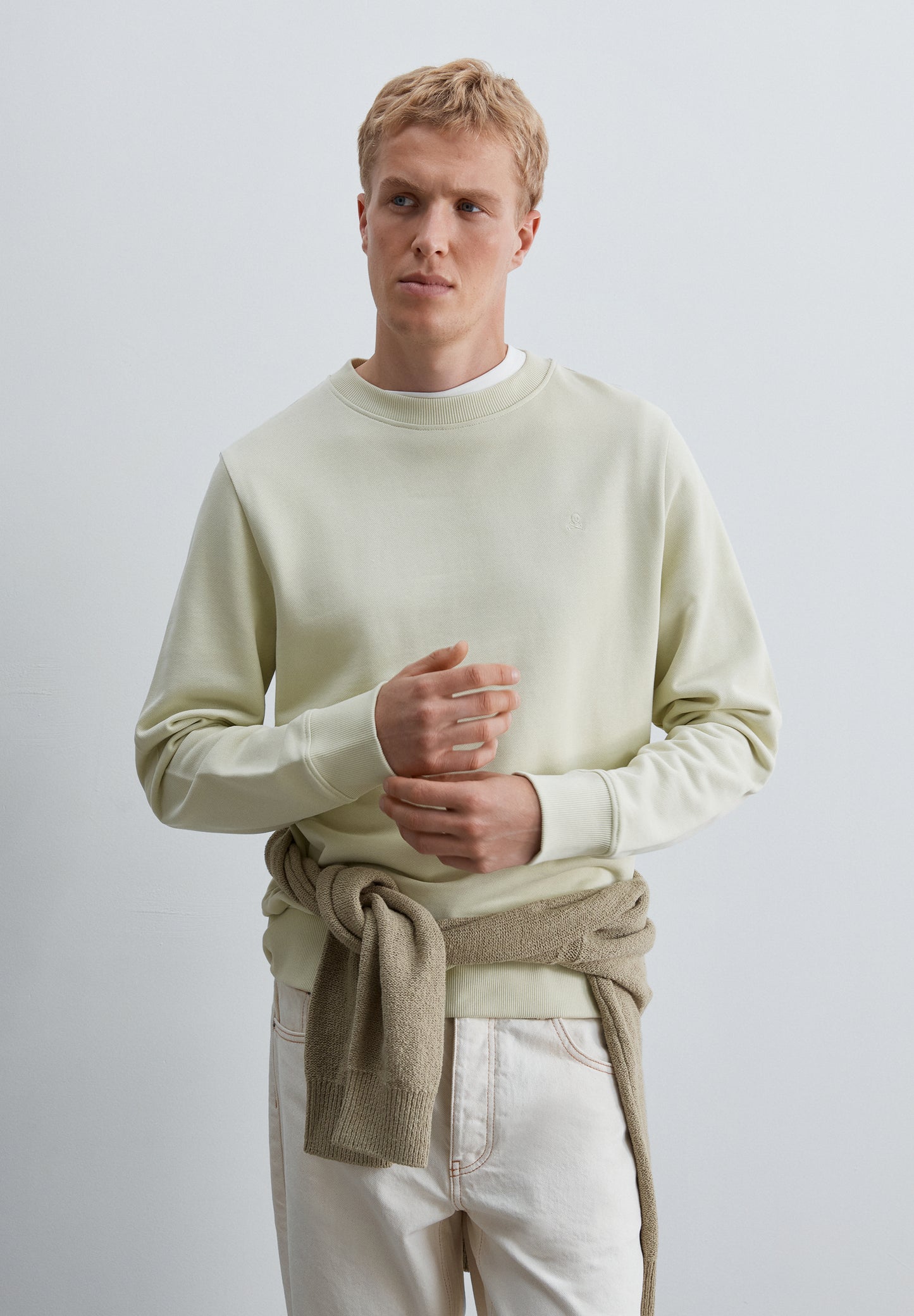 SUDADERA CREWNECK BORDADO TONO