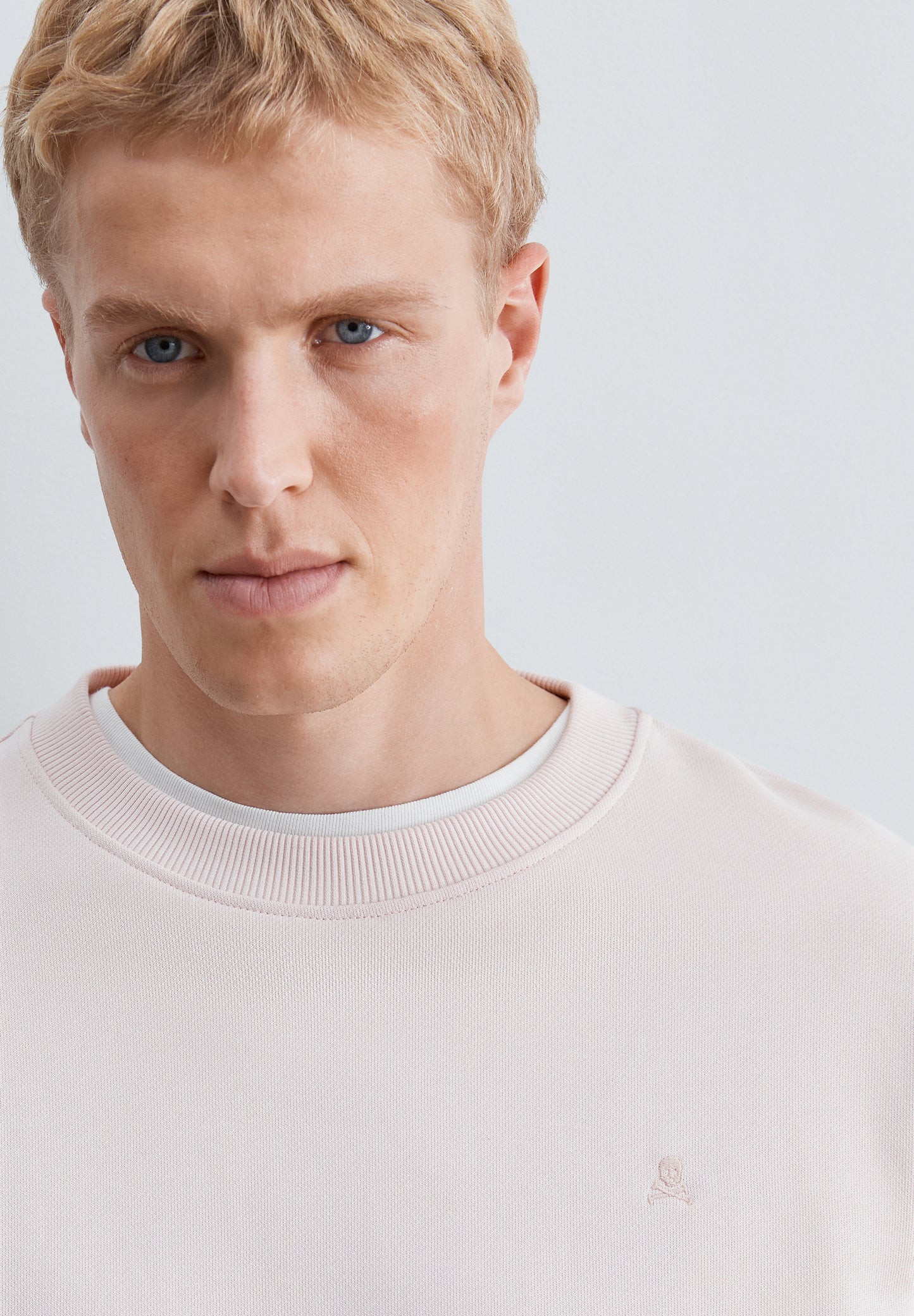 SUDADERA CREWNECK BORDADO TONO