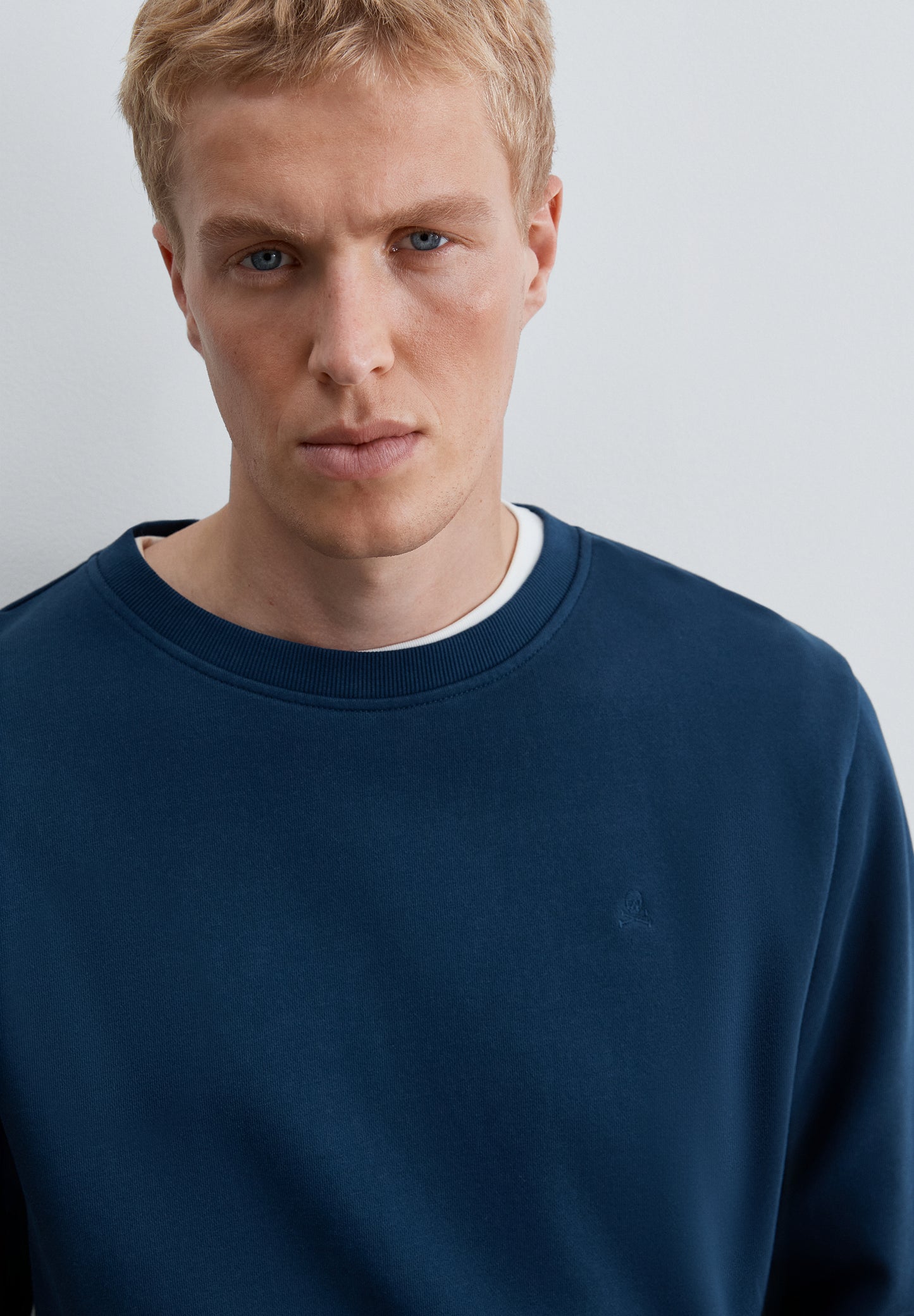 SUDADERA LOGO EN RELIEVE