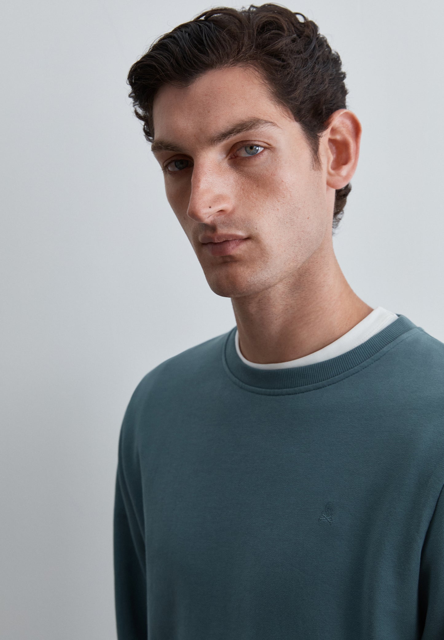 SUDADERA LOGO EN RELIEVE