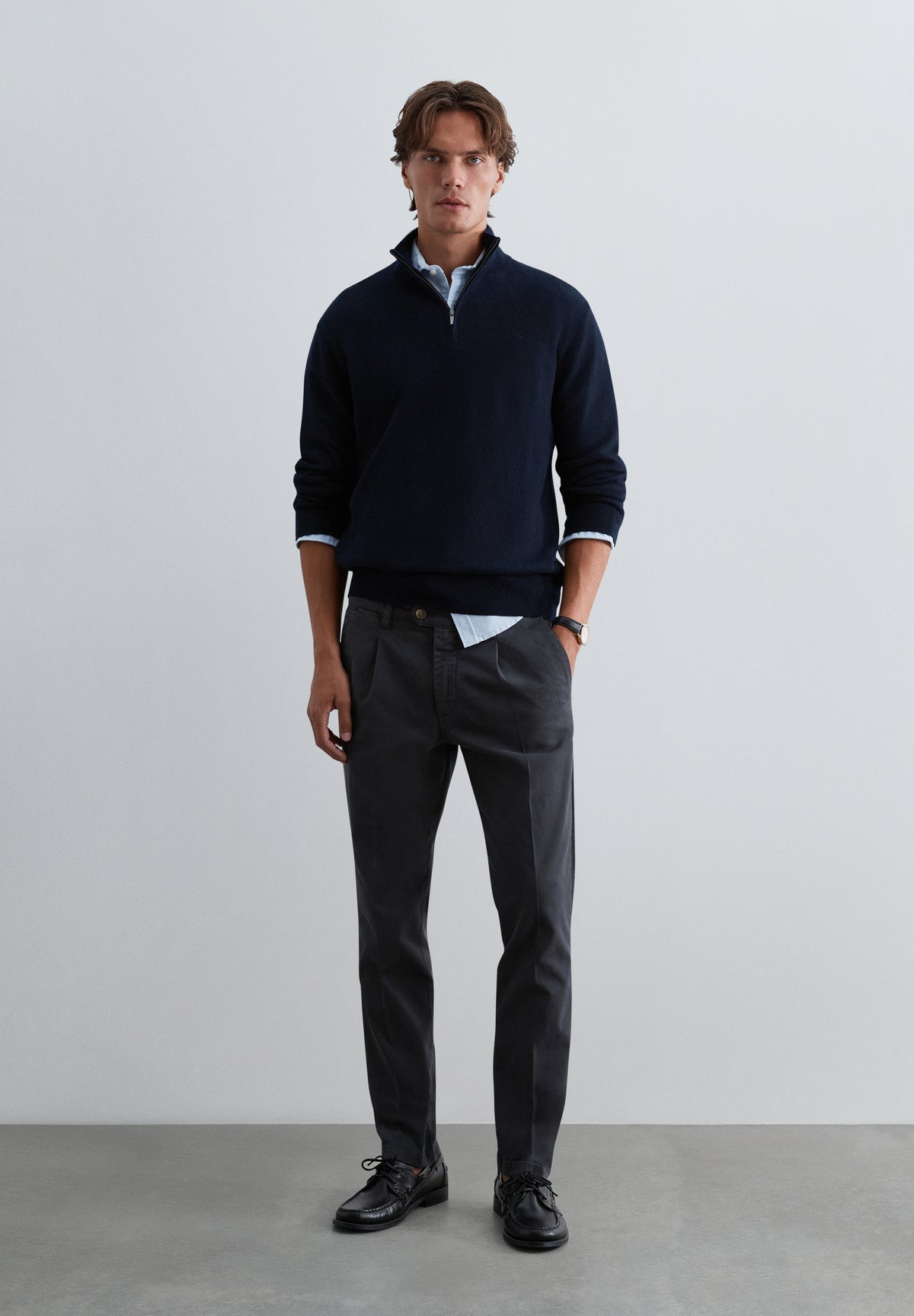 PANTALÓN CHINO PINZAS