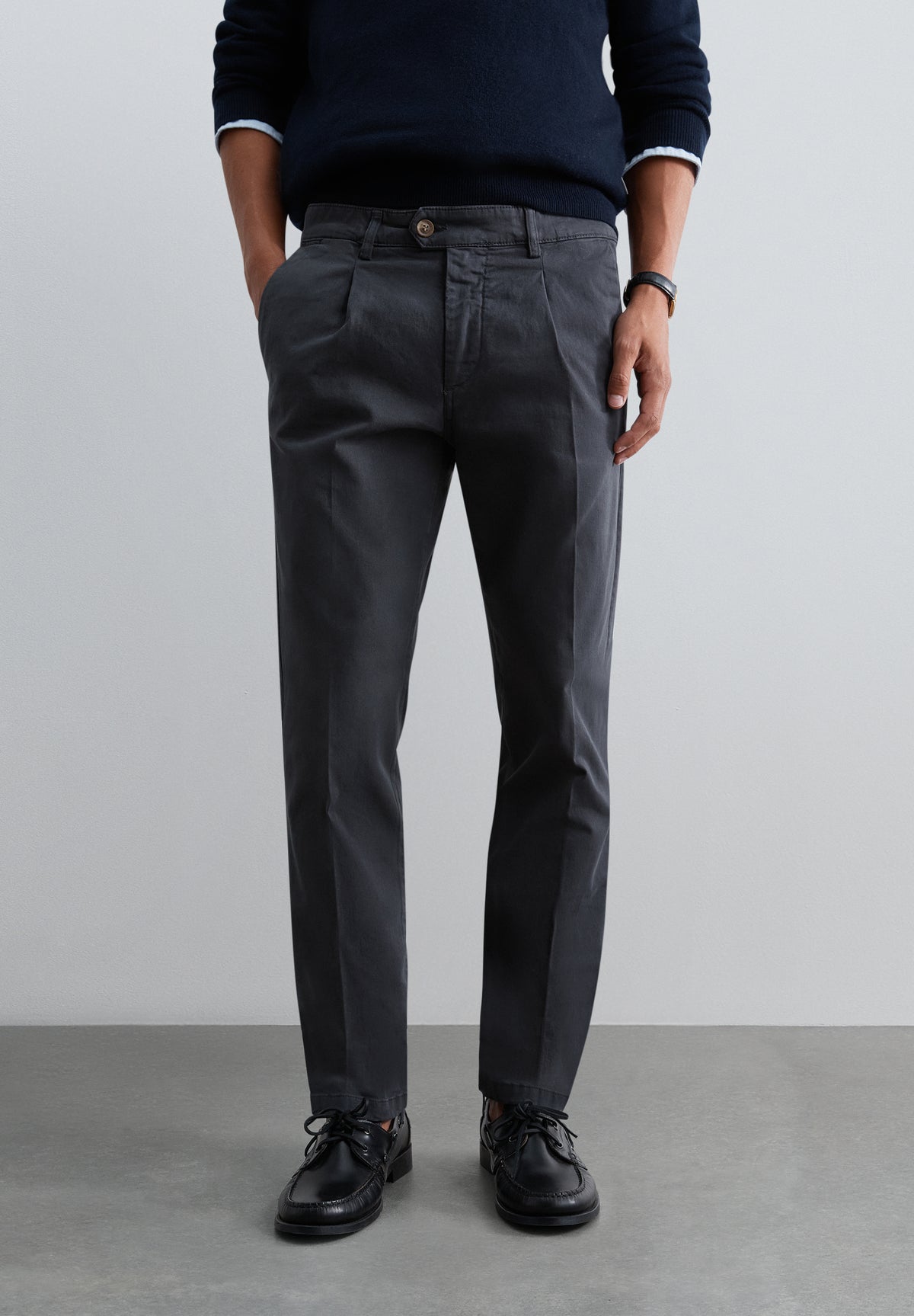 PANTALÓN CHINO PINZAS