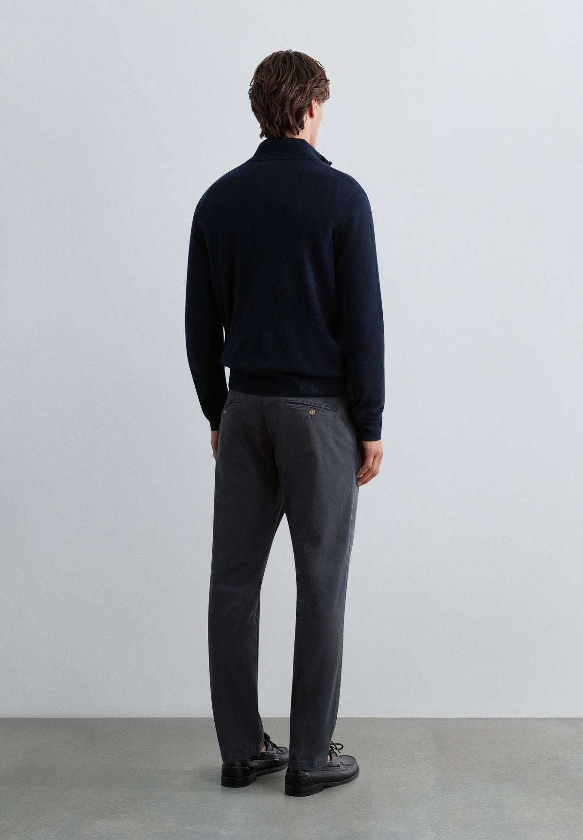 PANTALÓN CHINO PINZAS
