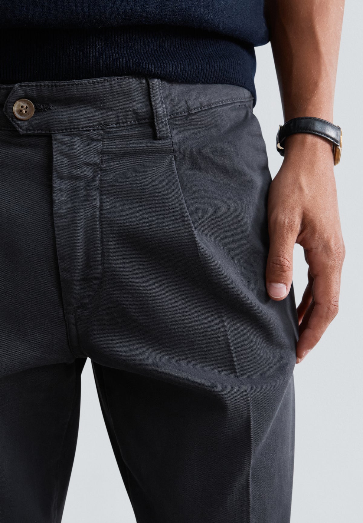 PANTALÓN CHINO PINZAS
