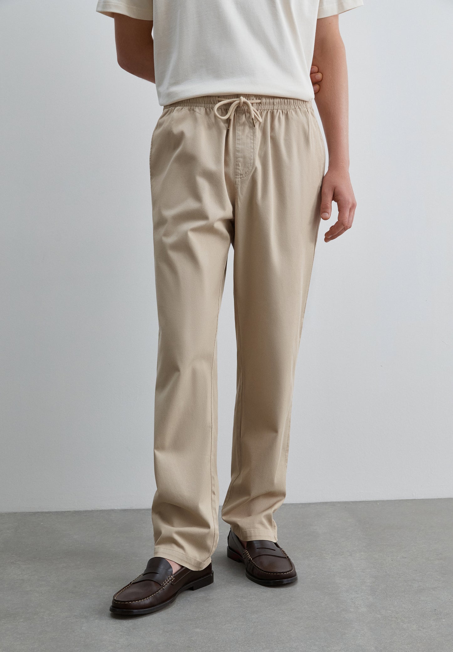 PANTALÓN RELAXED FIT CON CORDÓN