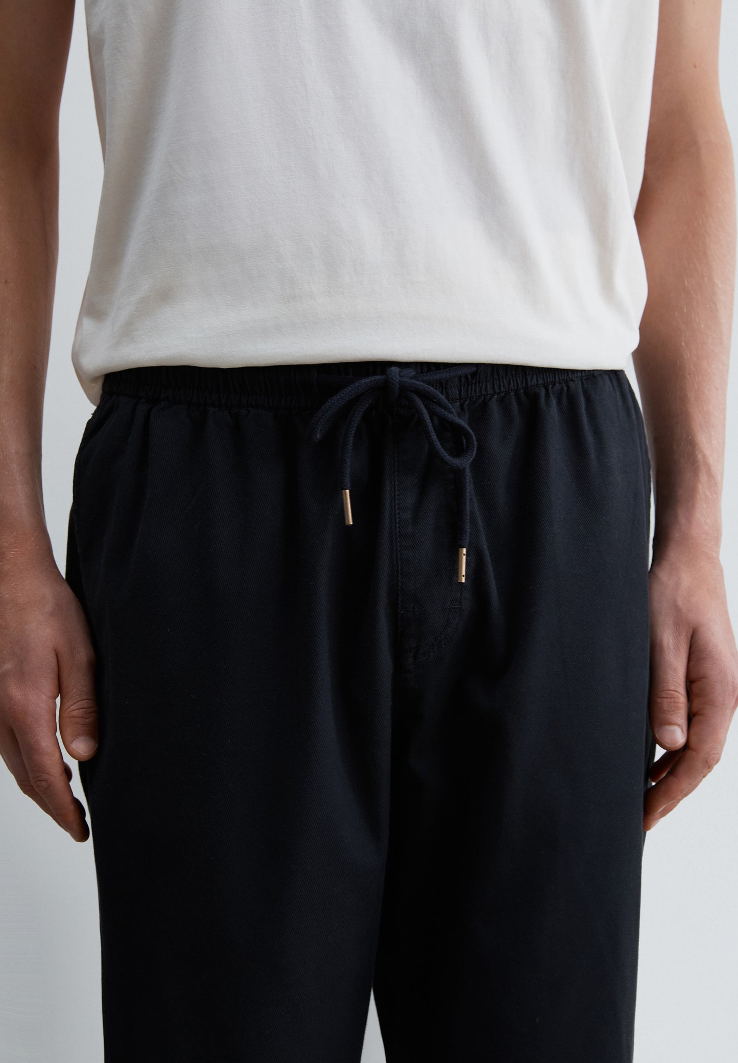 PANTALÓN RELAXED FIT CON CORDÓN