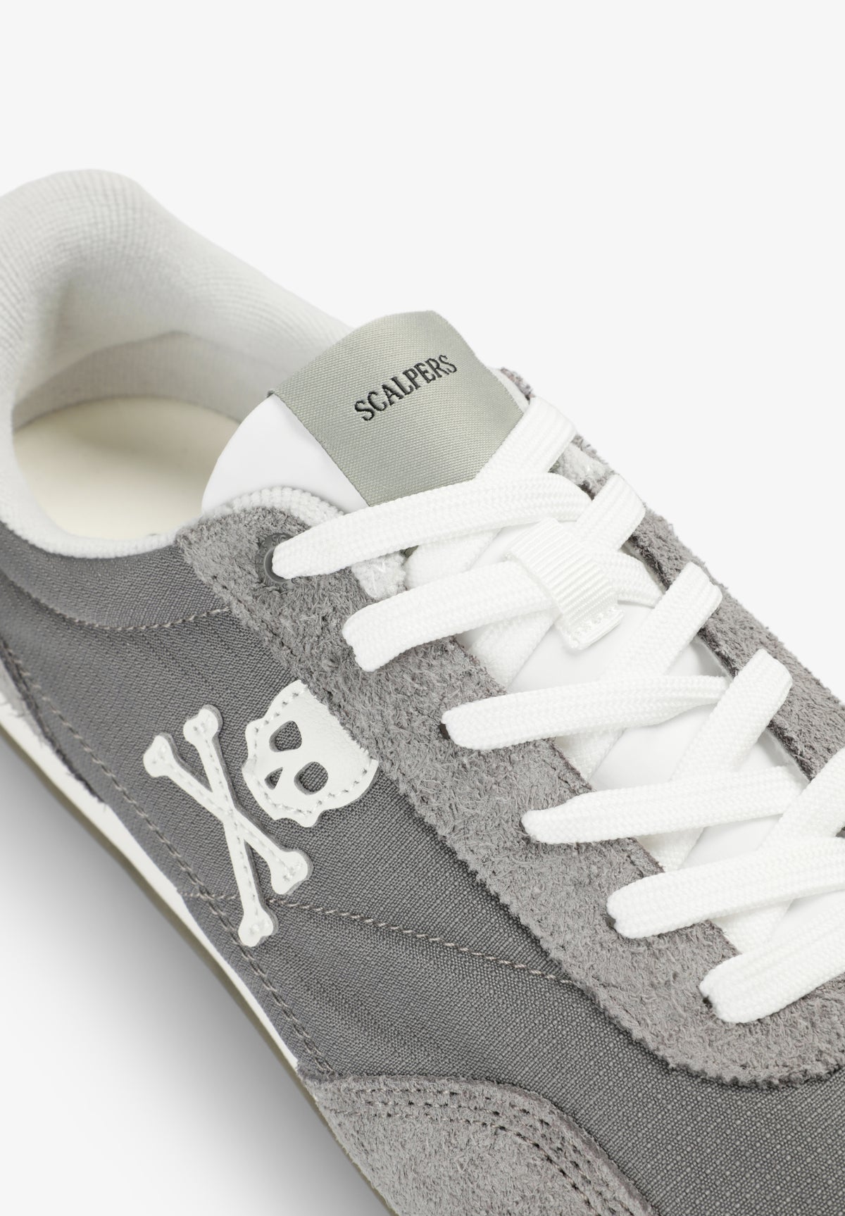 SNEAKERS RETRO CALAVERA