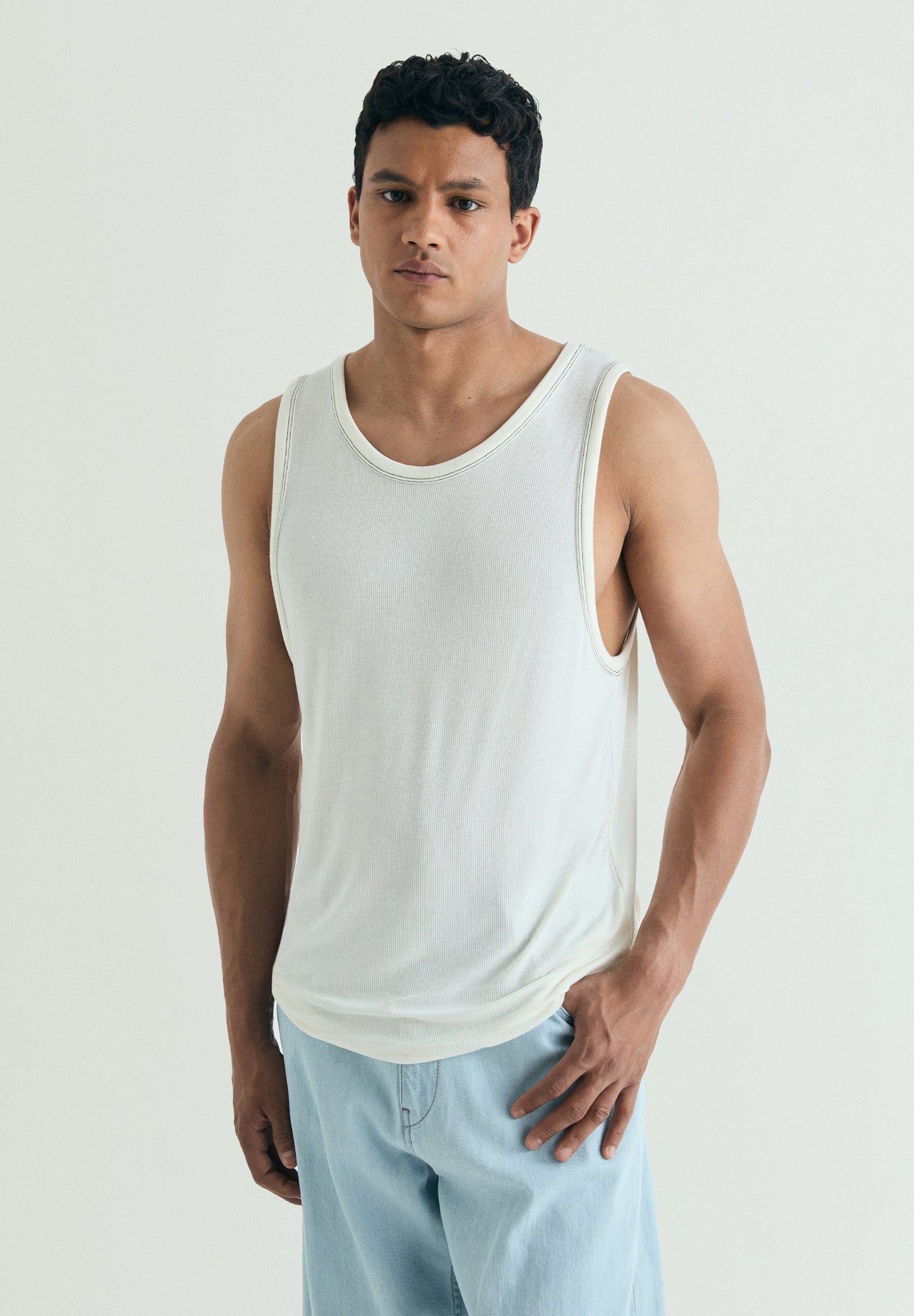CAMISETA TANK COSTURAS CONTRASTE