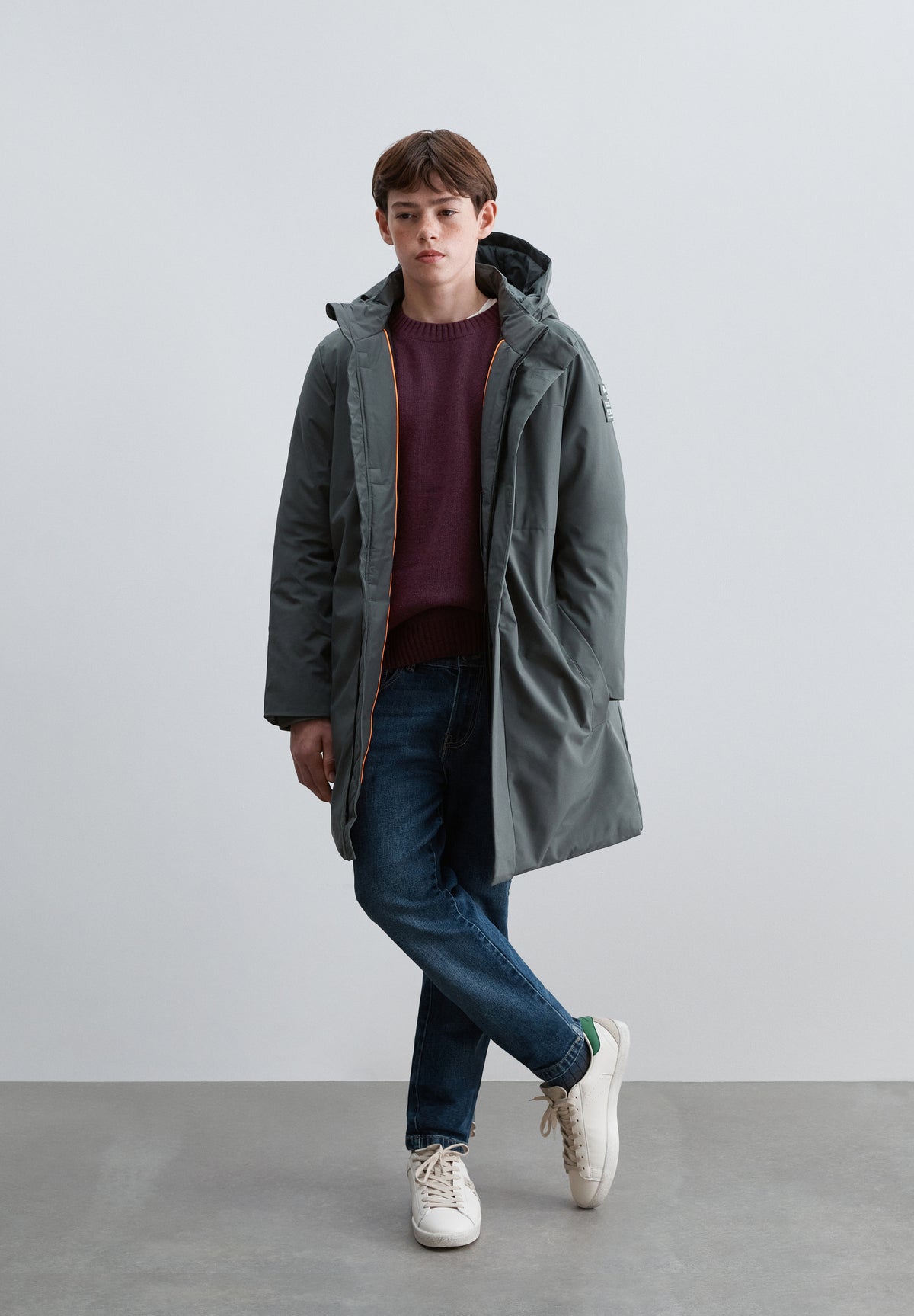 PARKA IMPERMEABLE CON CAPUCHA