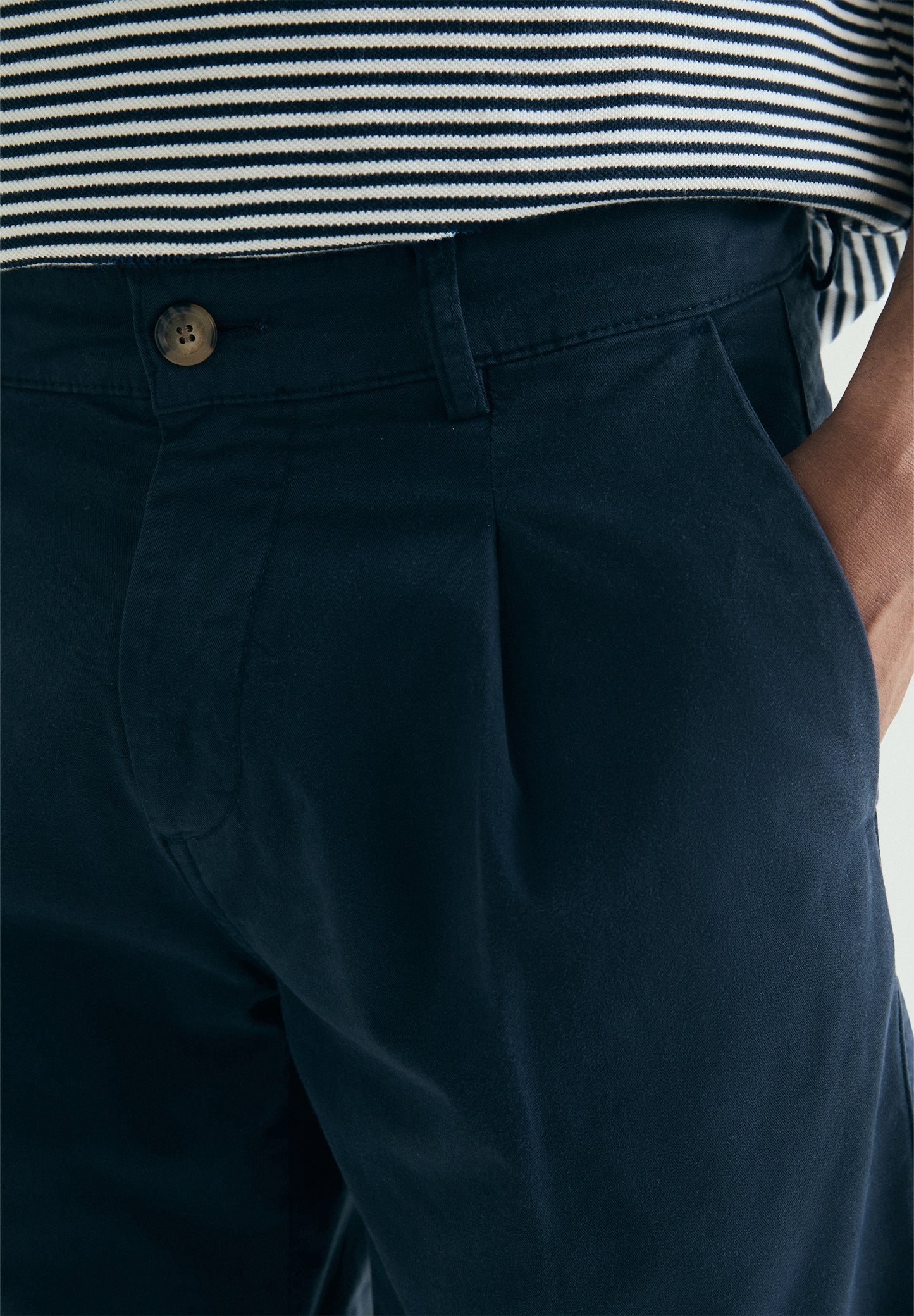 BERMUDAS PINZAS FRONTALES
