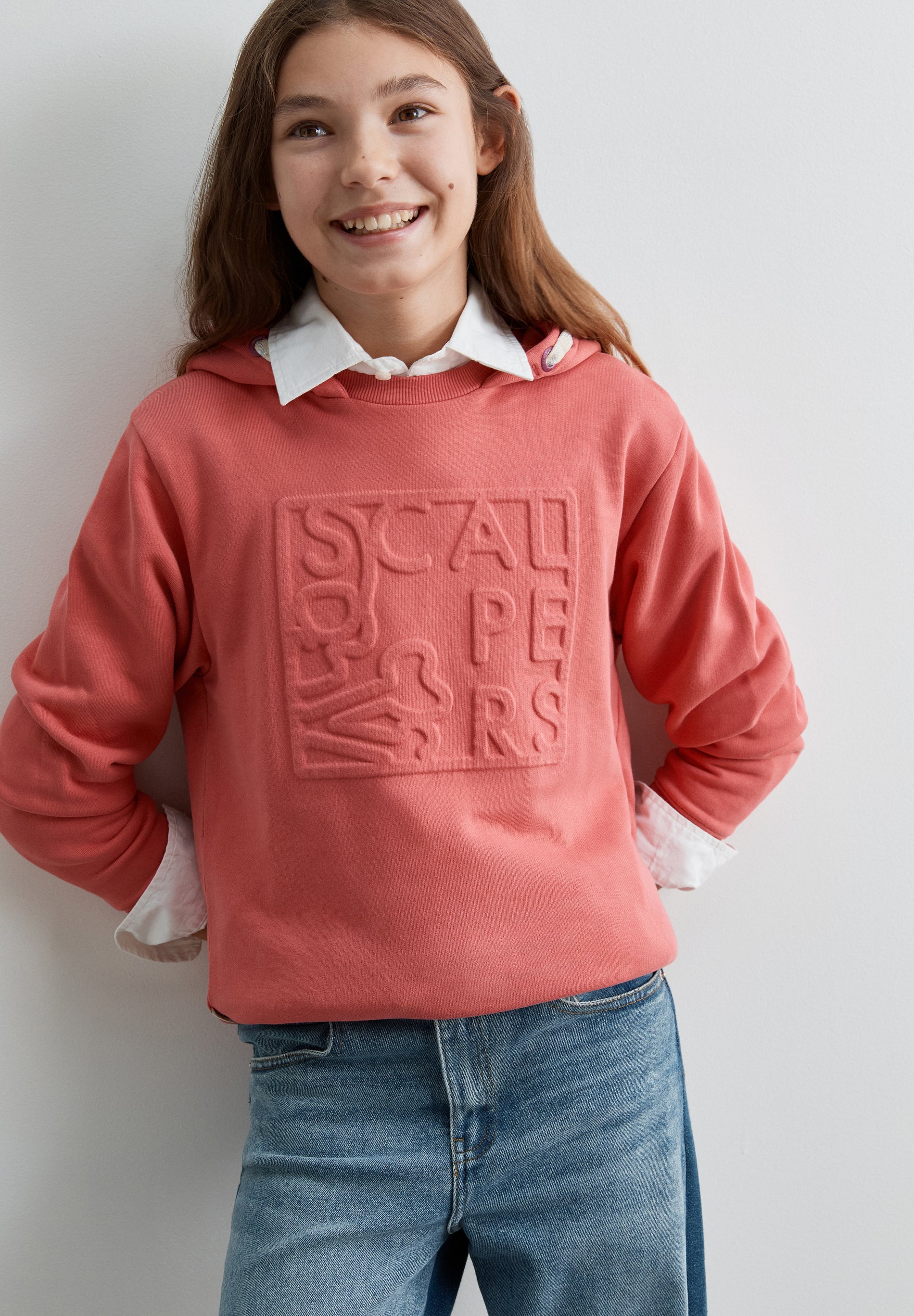 SUDADERA CON CAPUCHA RELIEVE