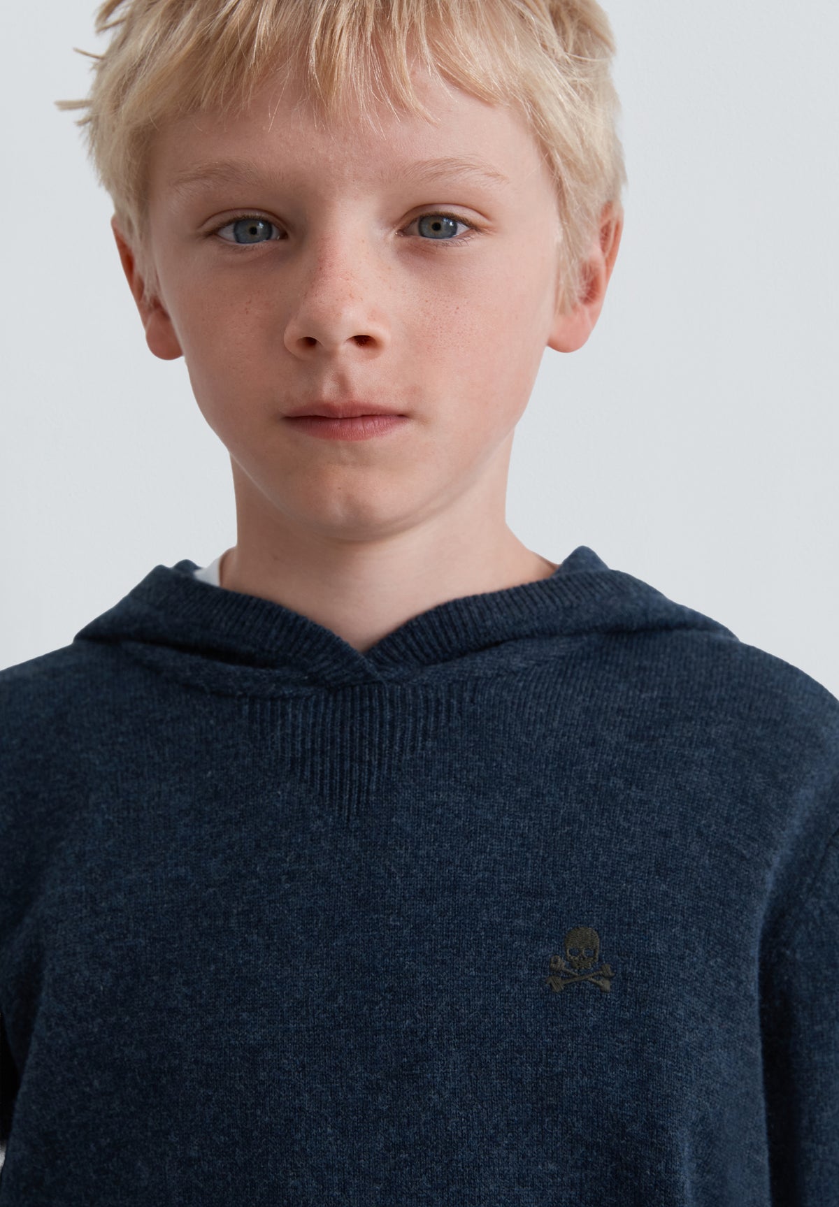 JERSEY TRICOT CAPUCHA