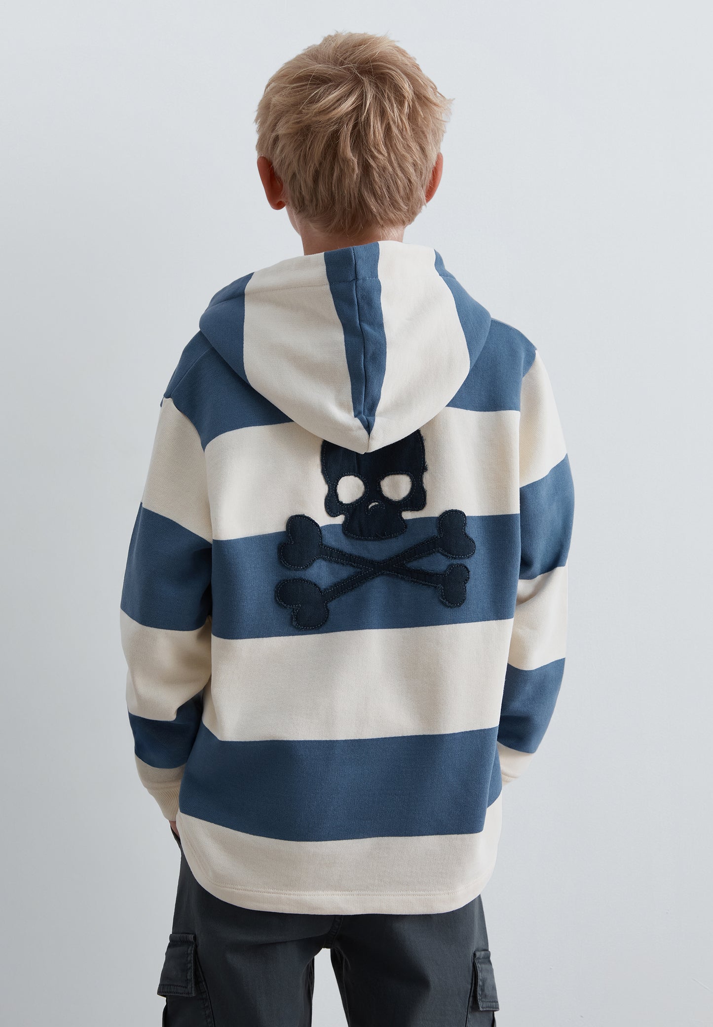 SUDADERA A RAYAS CON CAPUCHA