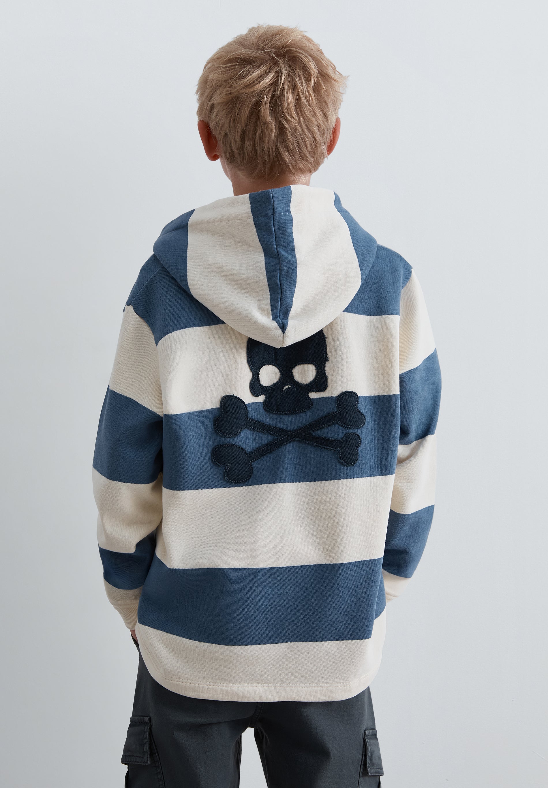 SUDADERA A RAYAS CON CAPUCHA