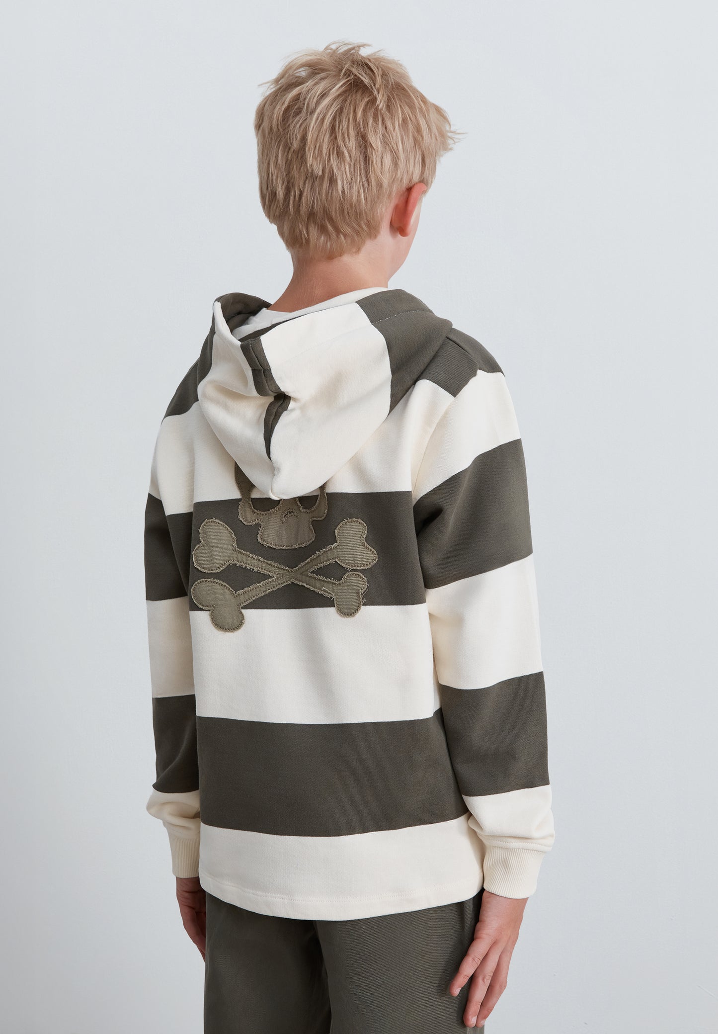 SUDADERA A RAYAS CON CAPUCHA