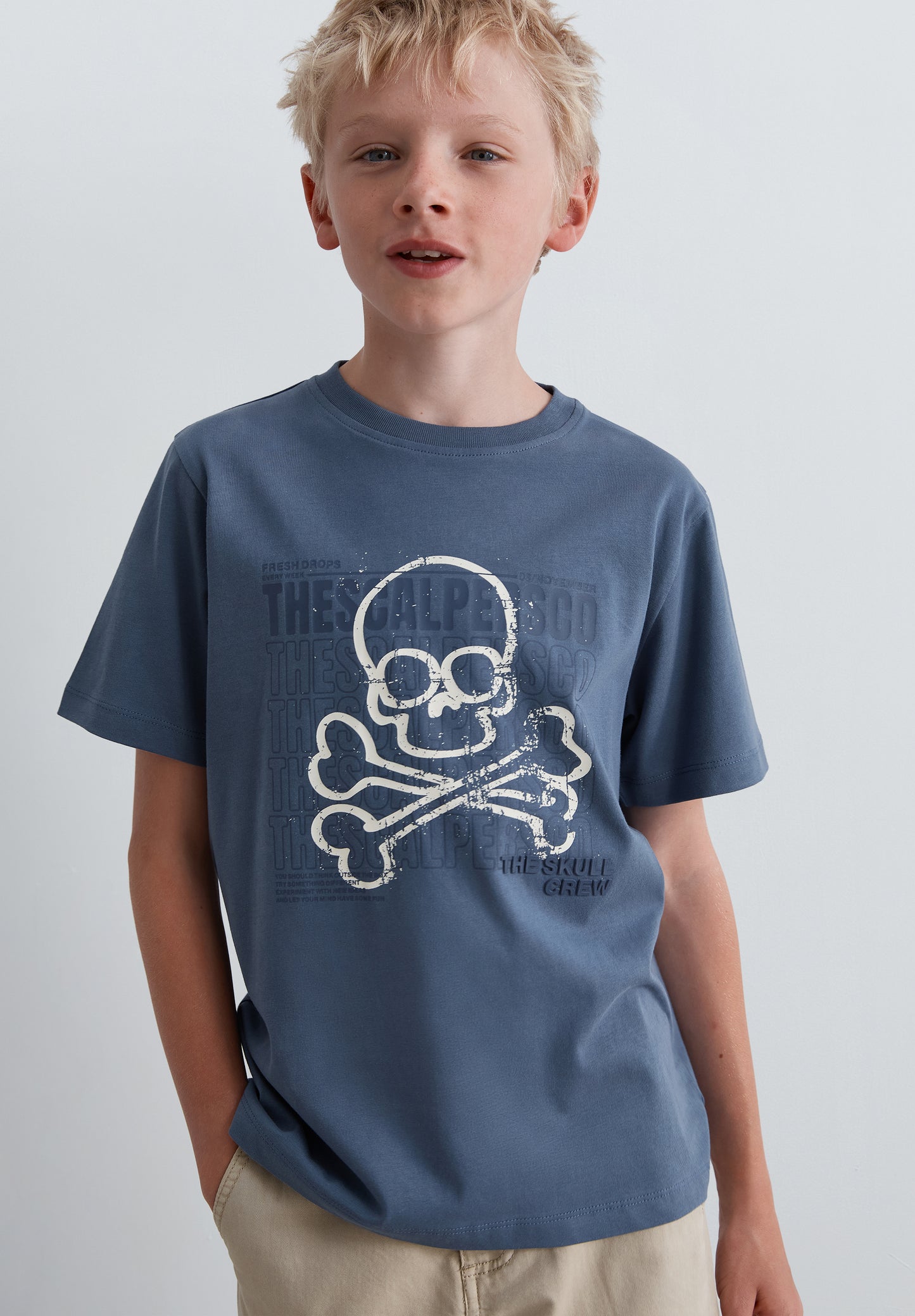 CAMISETA ESTAMPADA DETALLE TRASERO
