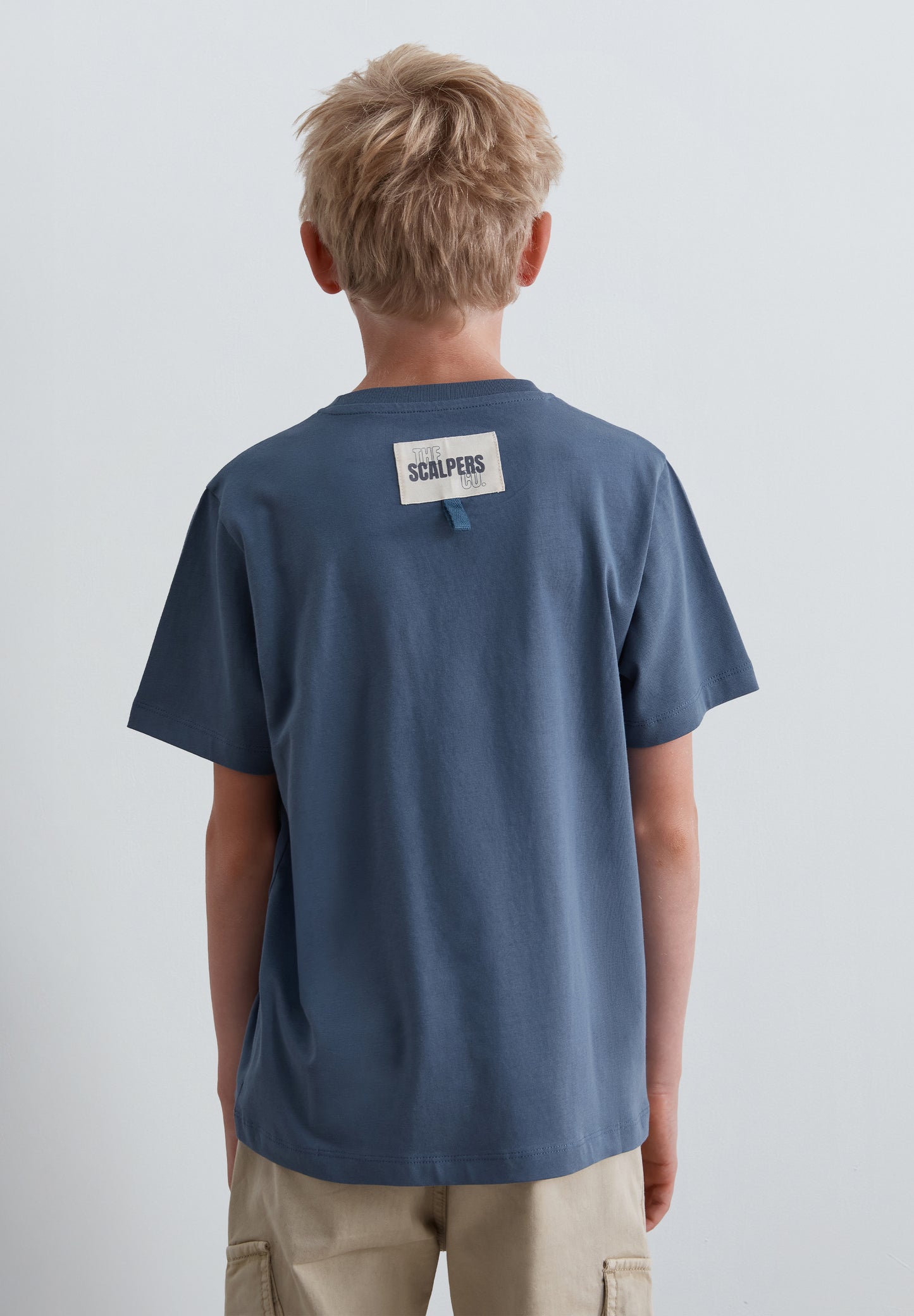 CAMISETA ESTAMPADA DETALLE TRASERO